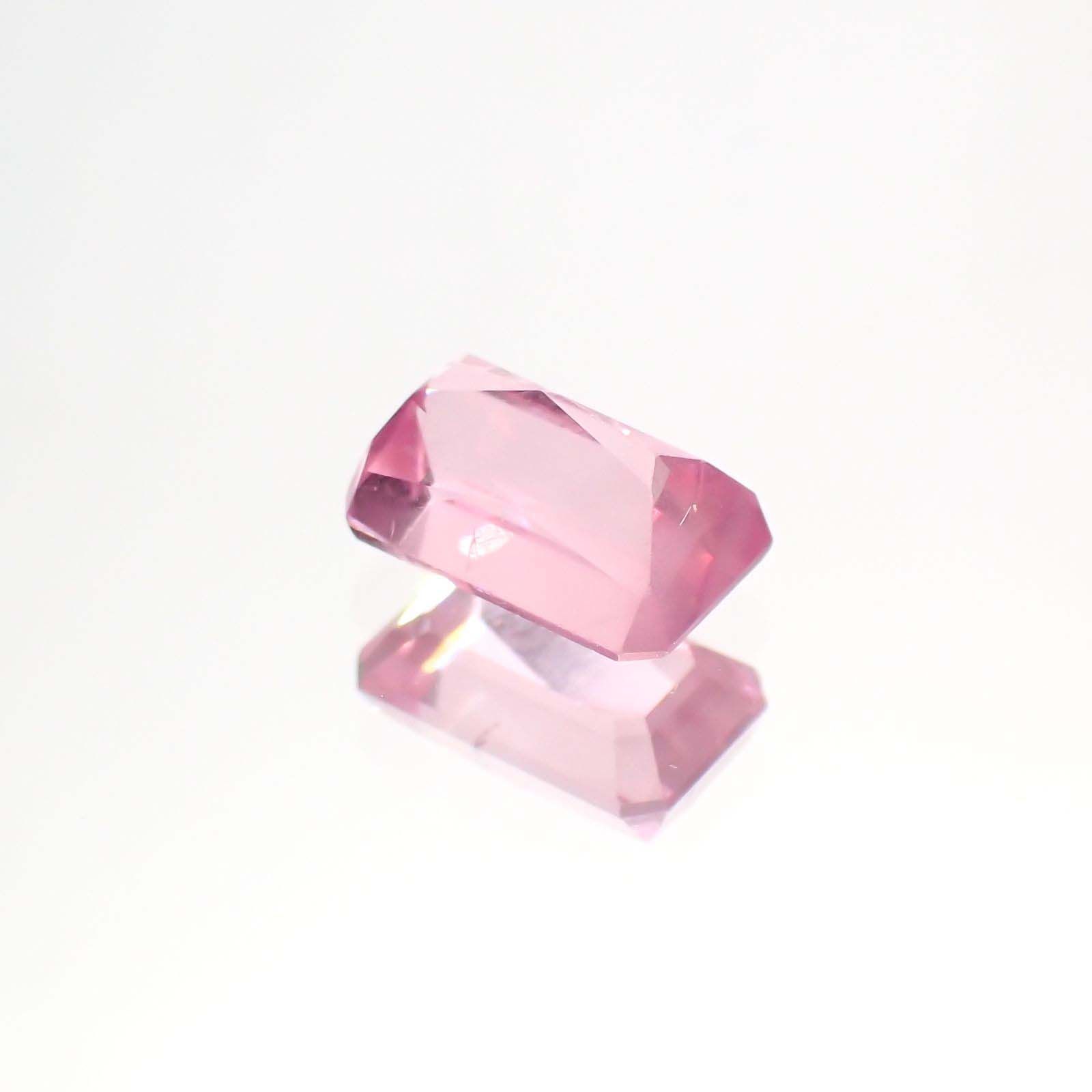 ピンクスピネル(宝石名ピンク・スピネル)タンザニア産 1.486ct ソ付(彩珠)[230722576]7.4x4.8mm前後