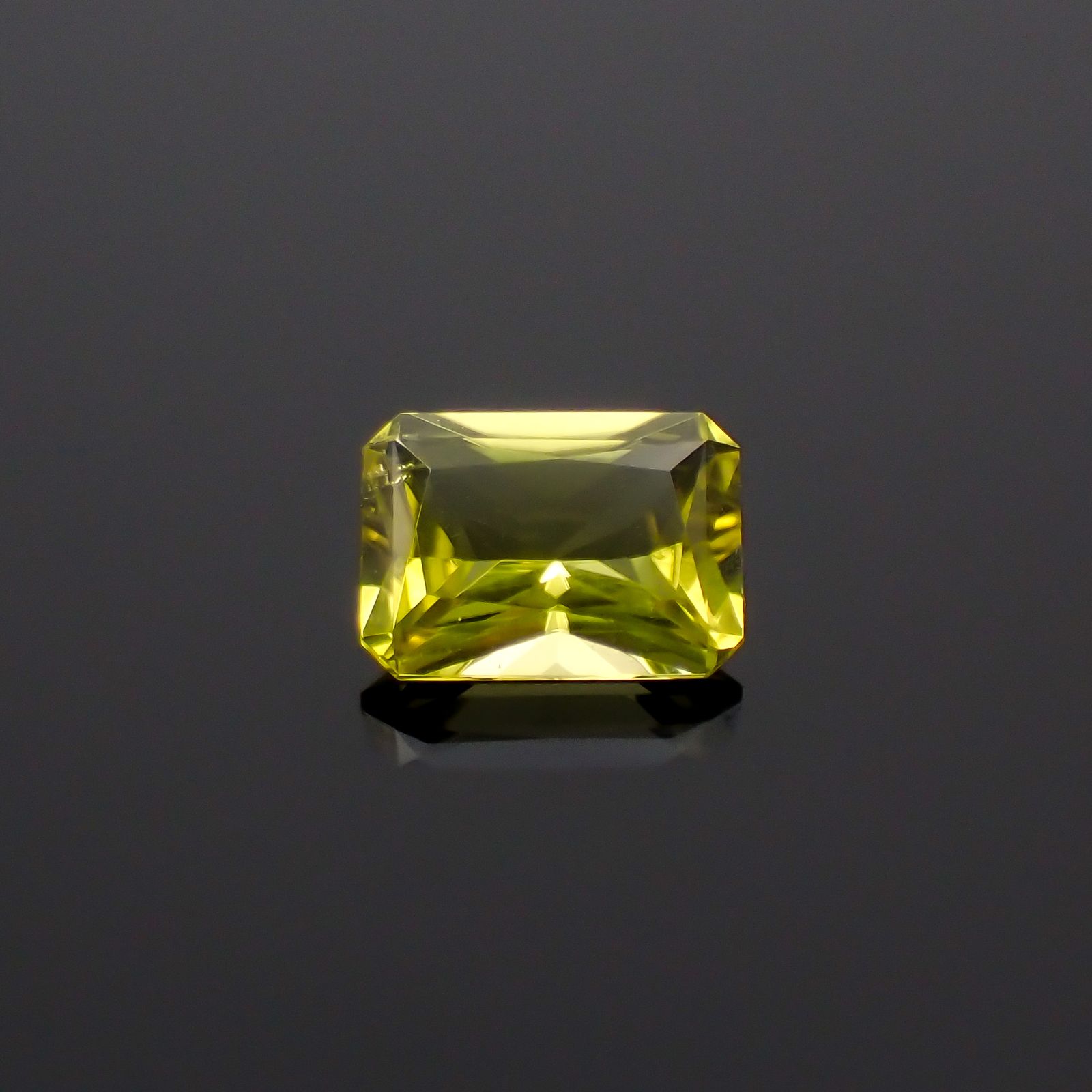 カナリートルマリン ザンビア・カナリー鉱山産 0.78ct[230823135]6.8x4.9mm前後