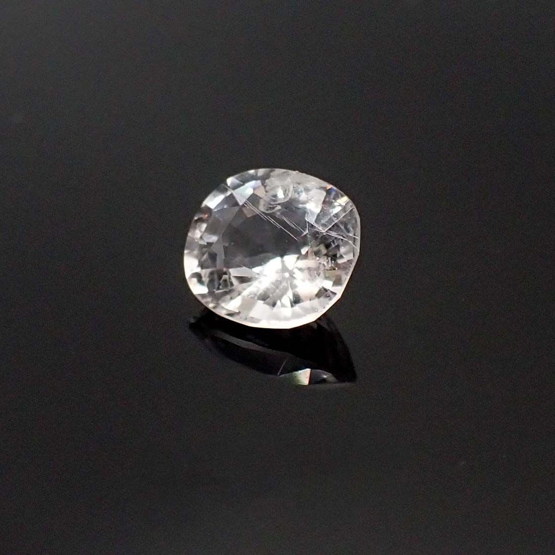 ポードレッタイト カラーレス(宝石名ホワイト・ポードレッタイト)ビルマ産 0.515ct ソ付(彩珠)[230722817]5.7x5.1mm前後