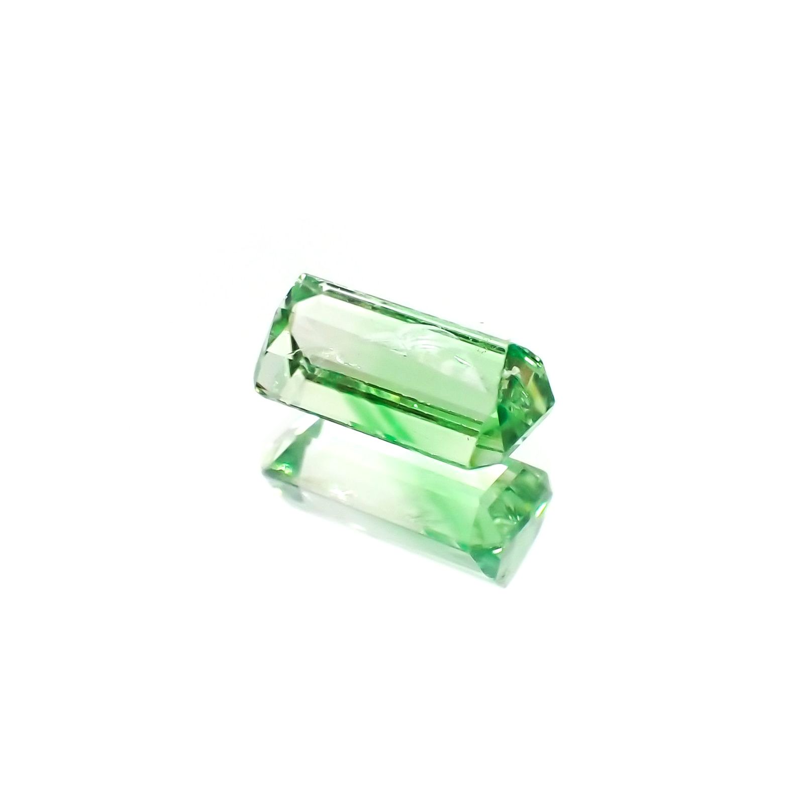 バイカラーツァボライト(宝石名グリーン グロッシュラー・ガーネット)タンザニア産 識別済 1.15ct / 7.7x4mm前後 [231124265]