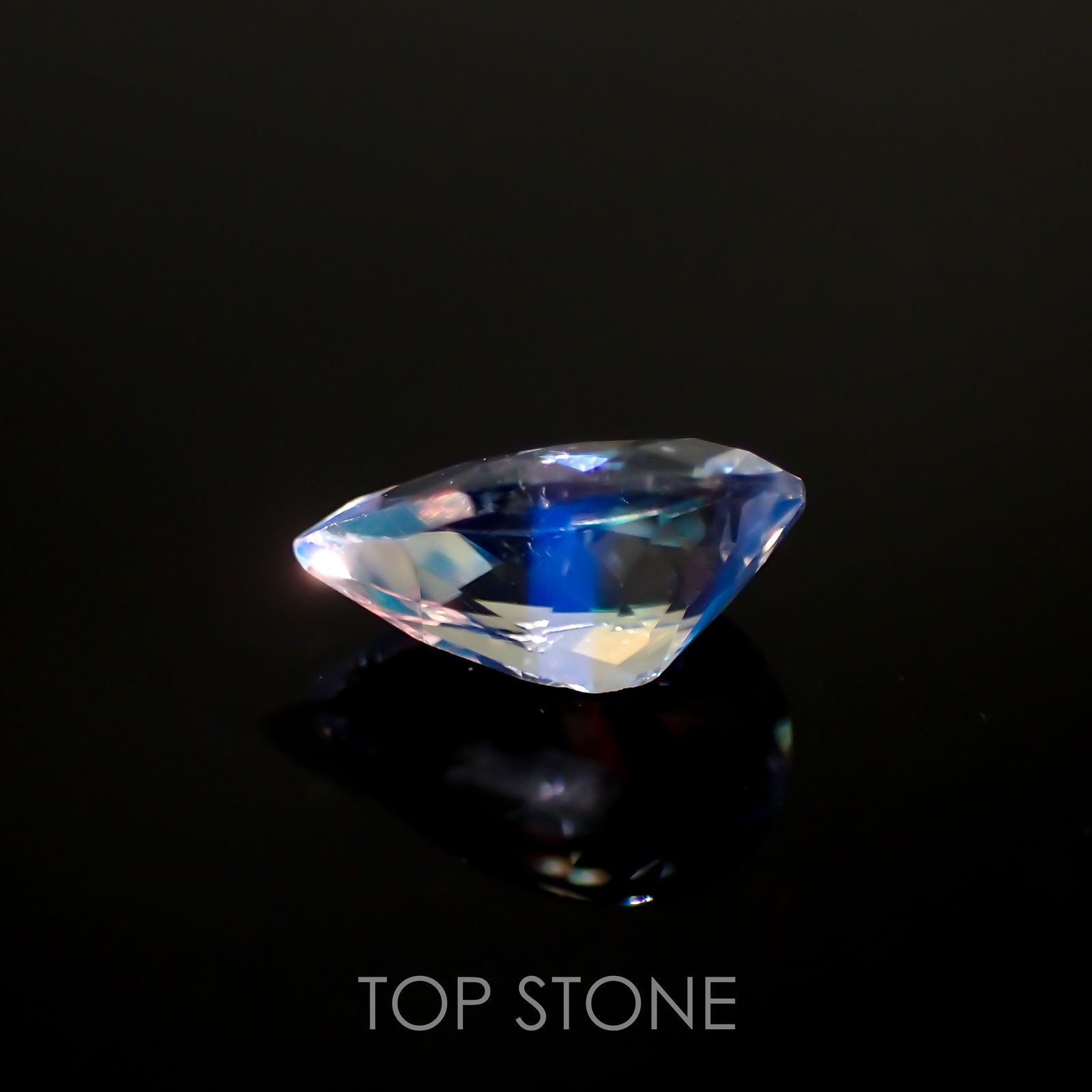 レインボームーンストーン(宝石名ラブラドライト)マダガスカル産 0.59ct 識別済[211113752]7.3x4.9mm前後