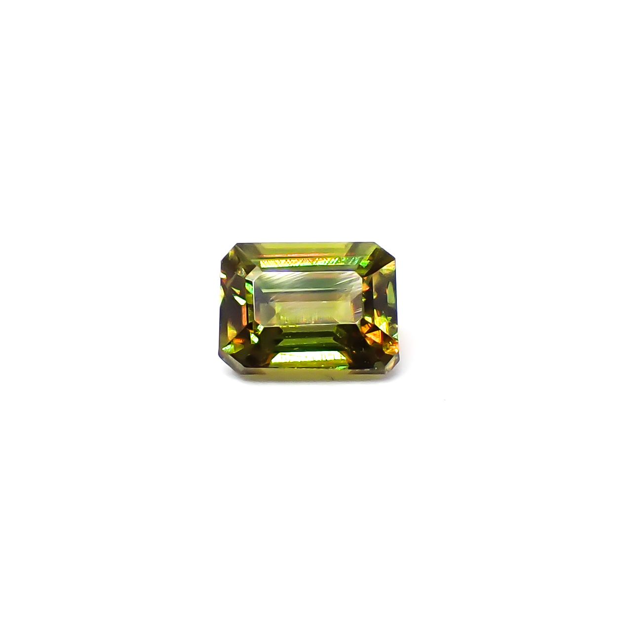 カラーチェンジスフェーン パキスタン産 0.35ct / 4.4x3.3mm前後 [260632440]