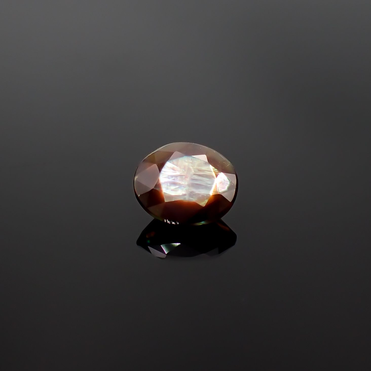 レインボーガーネット 日本・奈良県産 2.05ct / 8x6.6mm前後 [260432087]