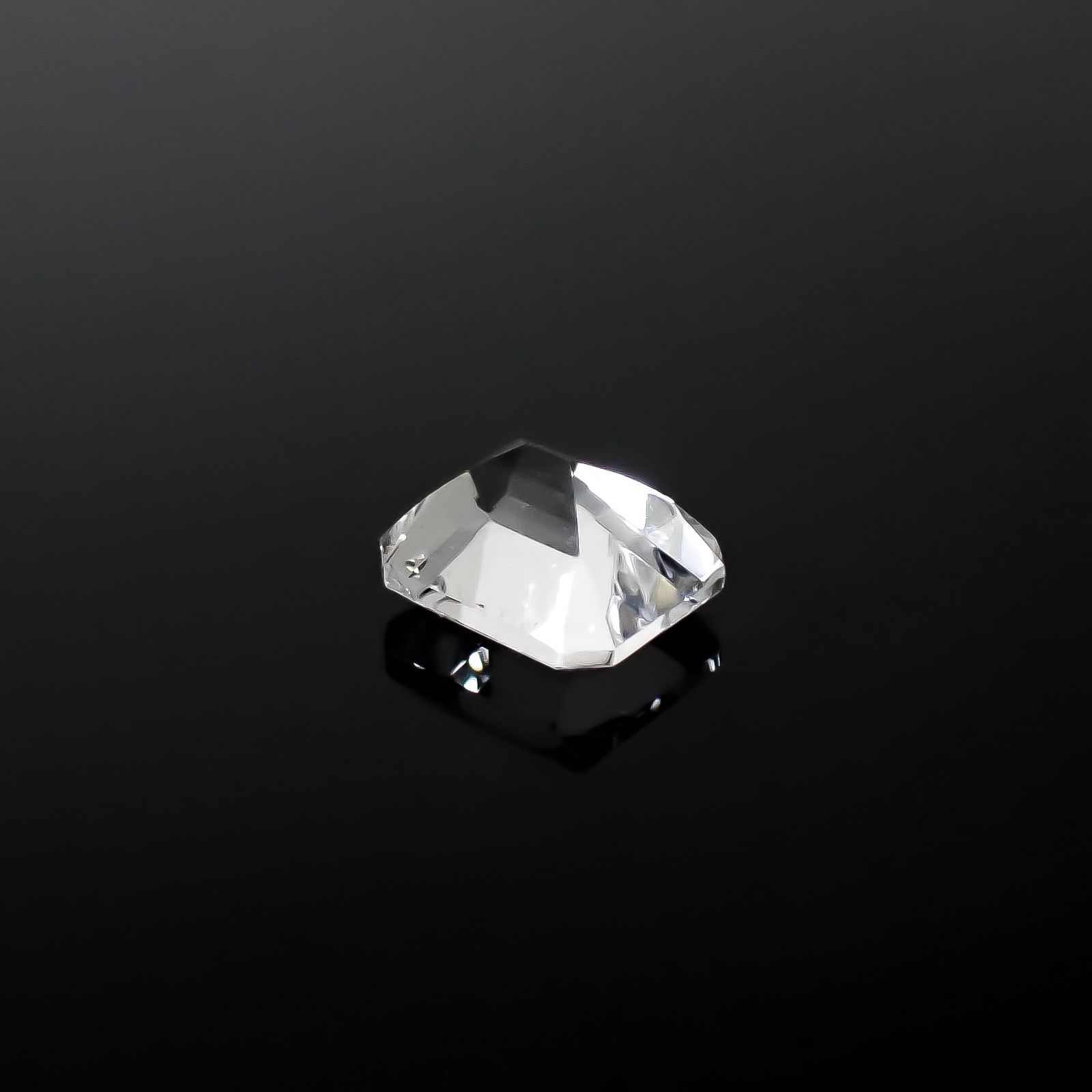 アポフィライト(宝石名アポフィライト)インド・プネー産 2.708ct ソ付(日独)[250530415]9.42x8.04mm前後