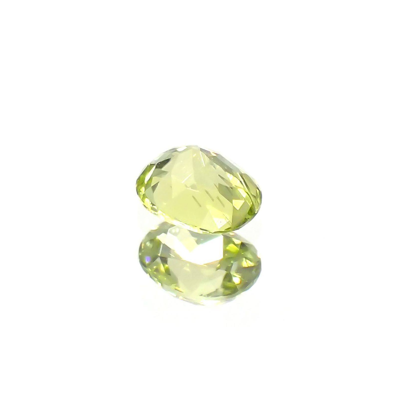 パラサイティックペリドット(宝石名ペリドット)採取地：ロシア 0.26ct 識別済[220616234]4.3x3.4mm前後