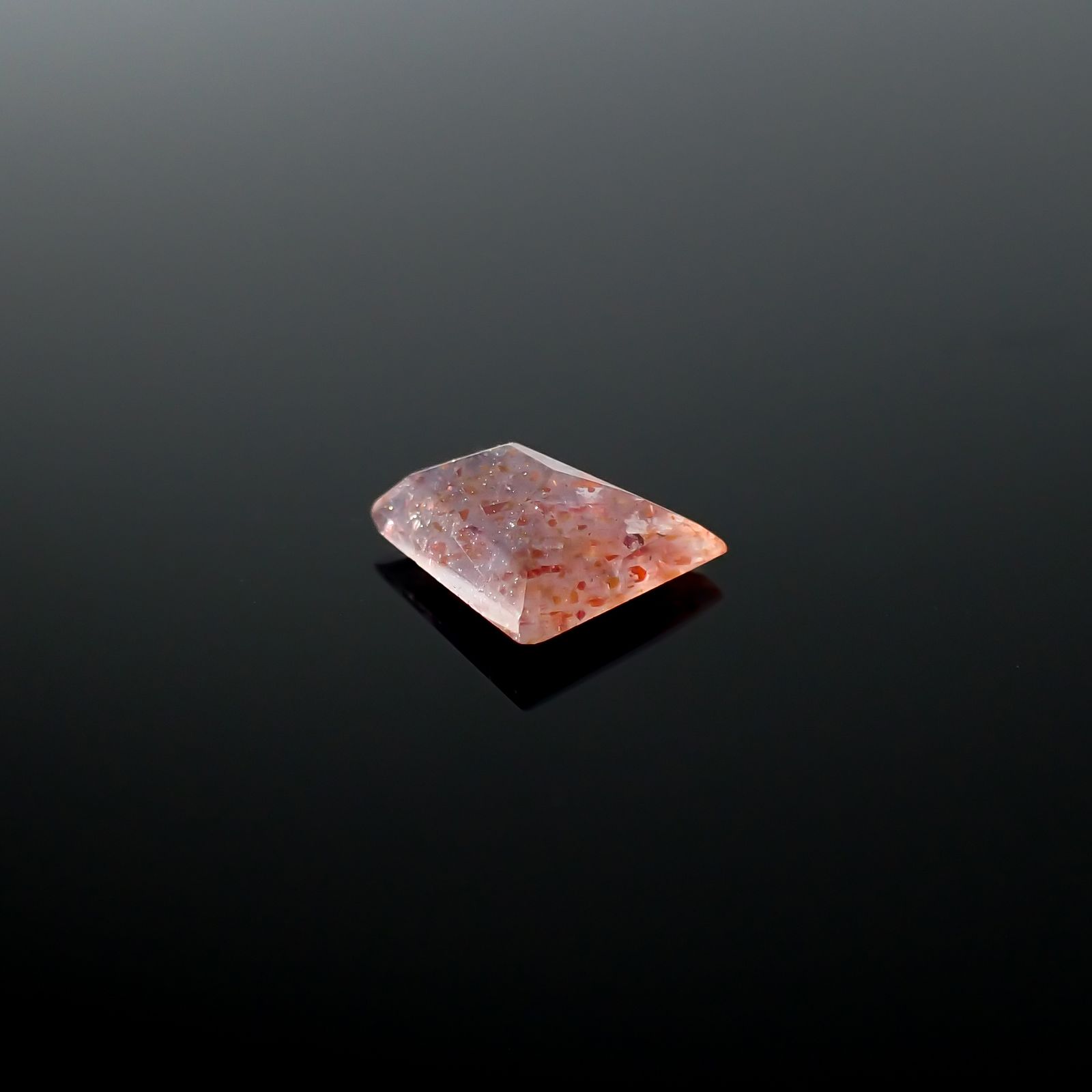 ◇カスタムカット◇ブラッドショットアイオライト インド産 0.83ct[240125388]6.5x6.4mm前後