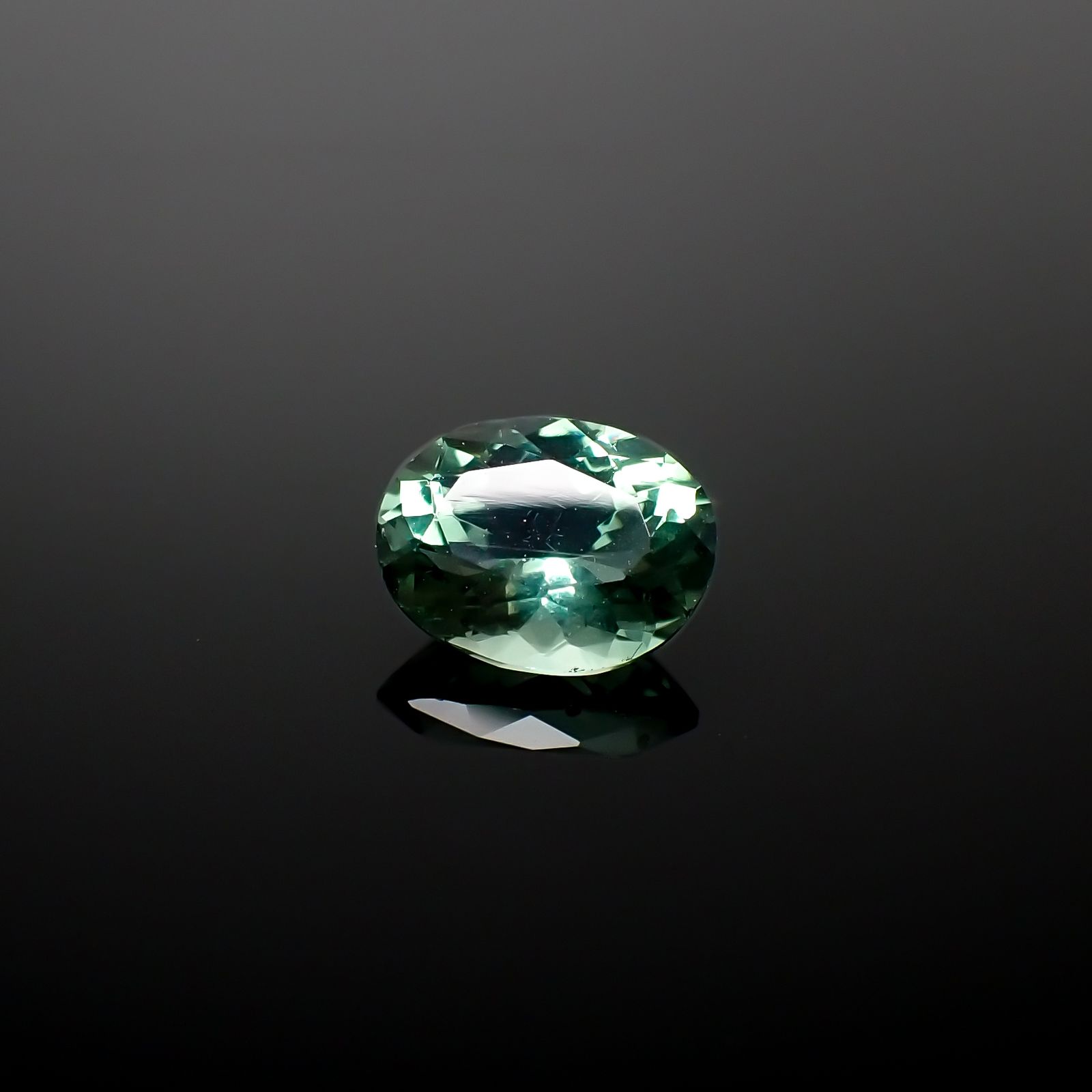 フローライト フルオレッセンス イギリス・ダイアナマリア鉱山産 1.70ct[240527702]8.5x6.6mm前後