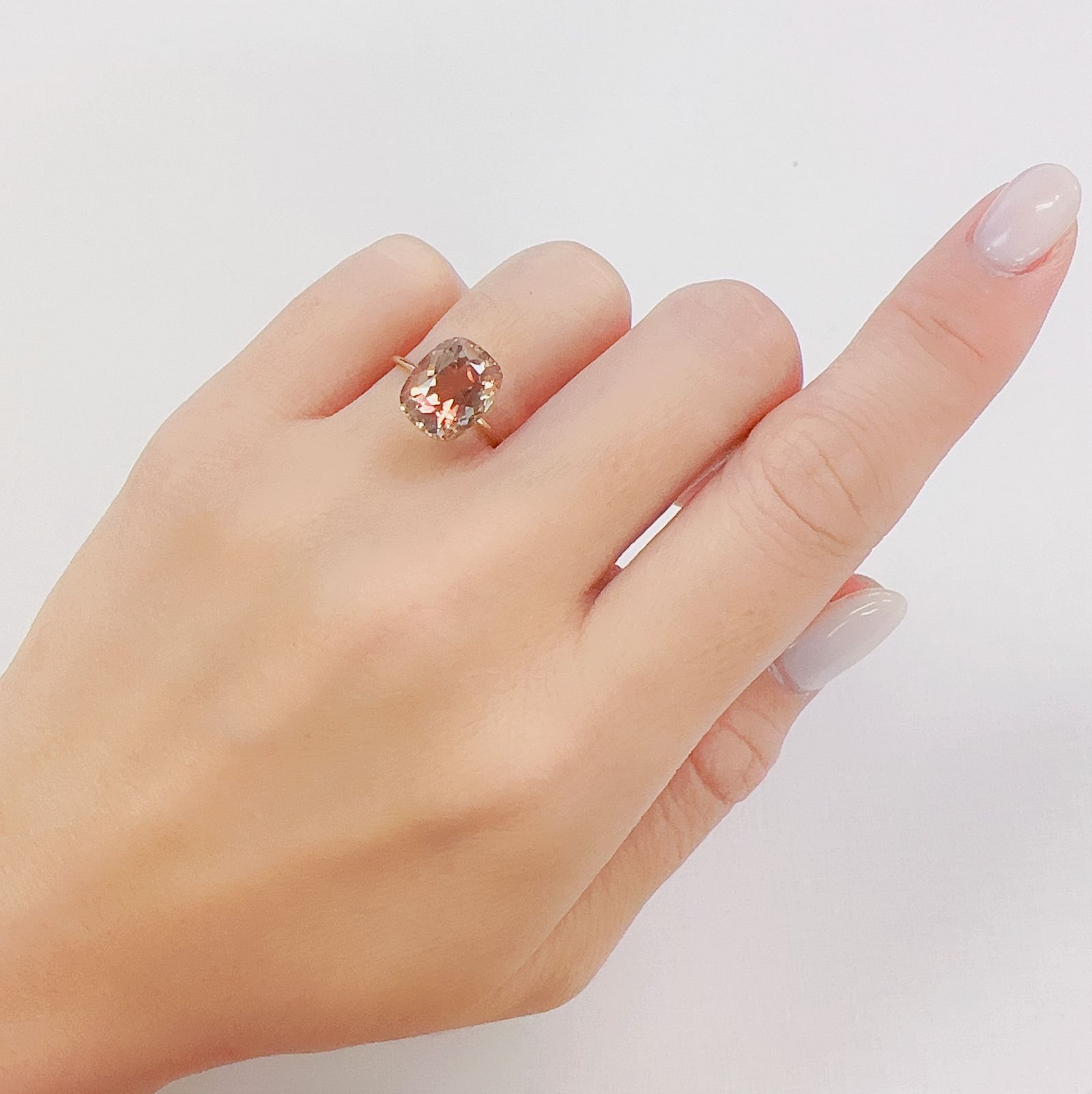 オレゴンサンストーン(宝石名ラブラドライト・サンストーン)アメリカ・オレゴン州産 3.920ct ソ付(彩珠)[230722705]10.8x8.5mm前後