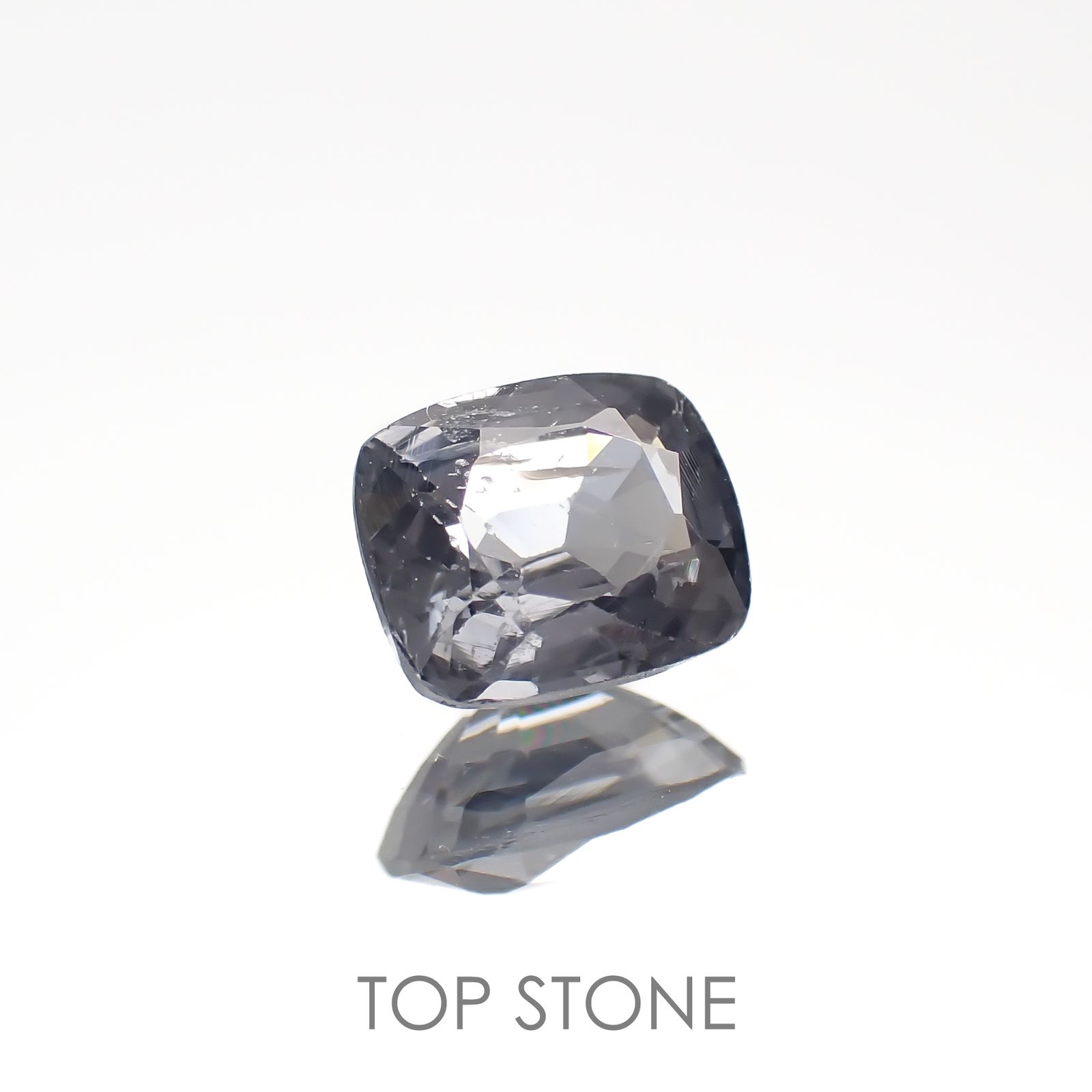 グレースピネル(宝石名スピネル)ビルマ/マダガスカル産 0.84ct 識別済[220817558]6.1x4.9mm前後