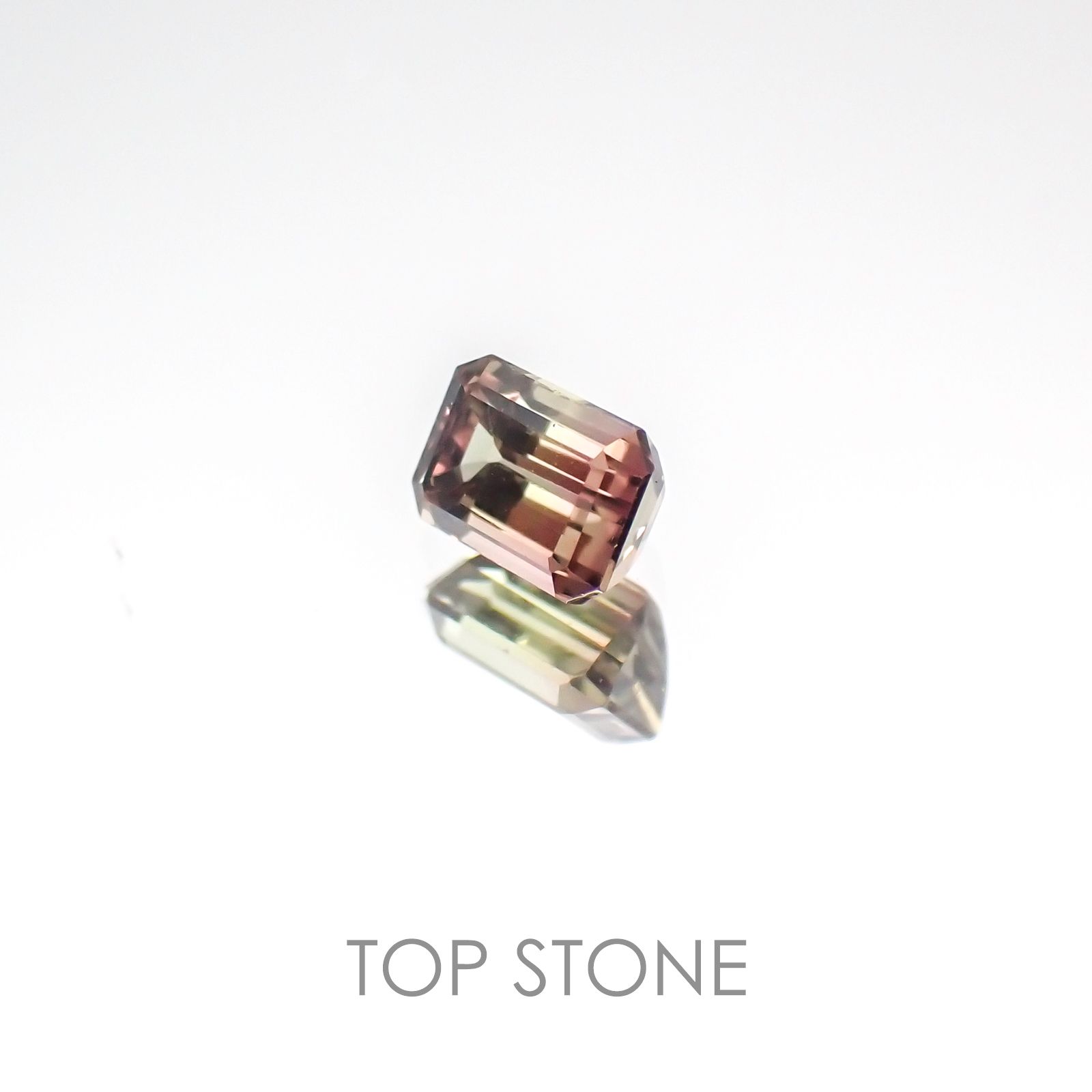 バイカラーサファイア(宝石名バイカラー・サファイア) タンザニア産 0.27ct 識別済[20117293]3.7×2.7mm前後