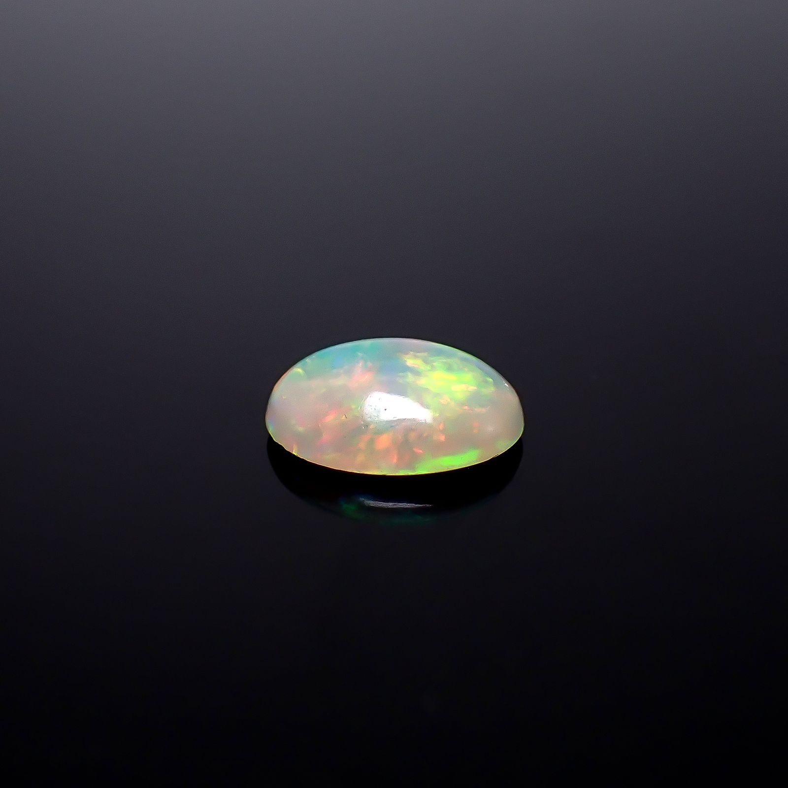 エチオピアオパール エチオピア産 0.96ct / 9x6.9mm前後 [260721040]