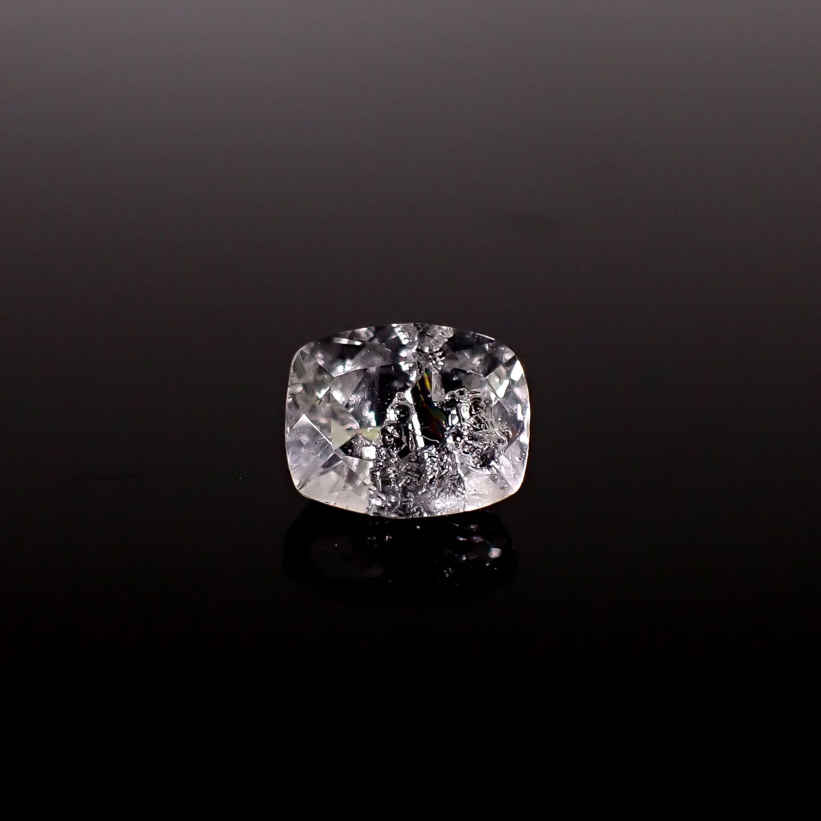 グラファイトインクォーツ ブラジル産 3.79ct / 10.7x8.5mm前後 [260331931]