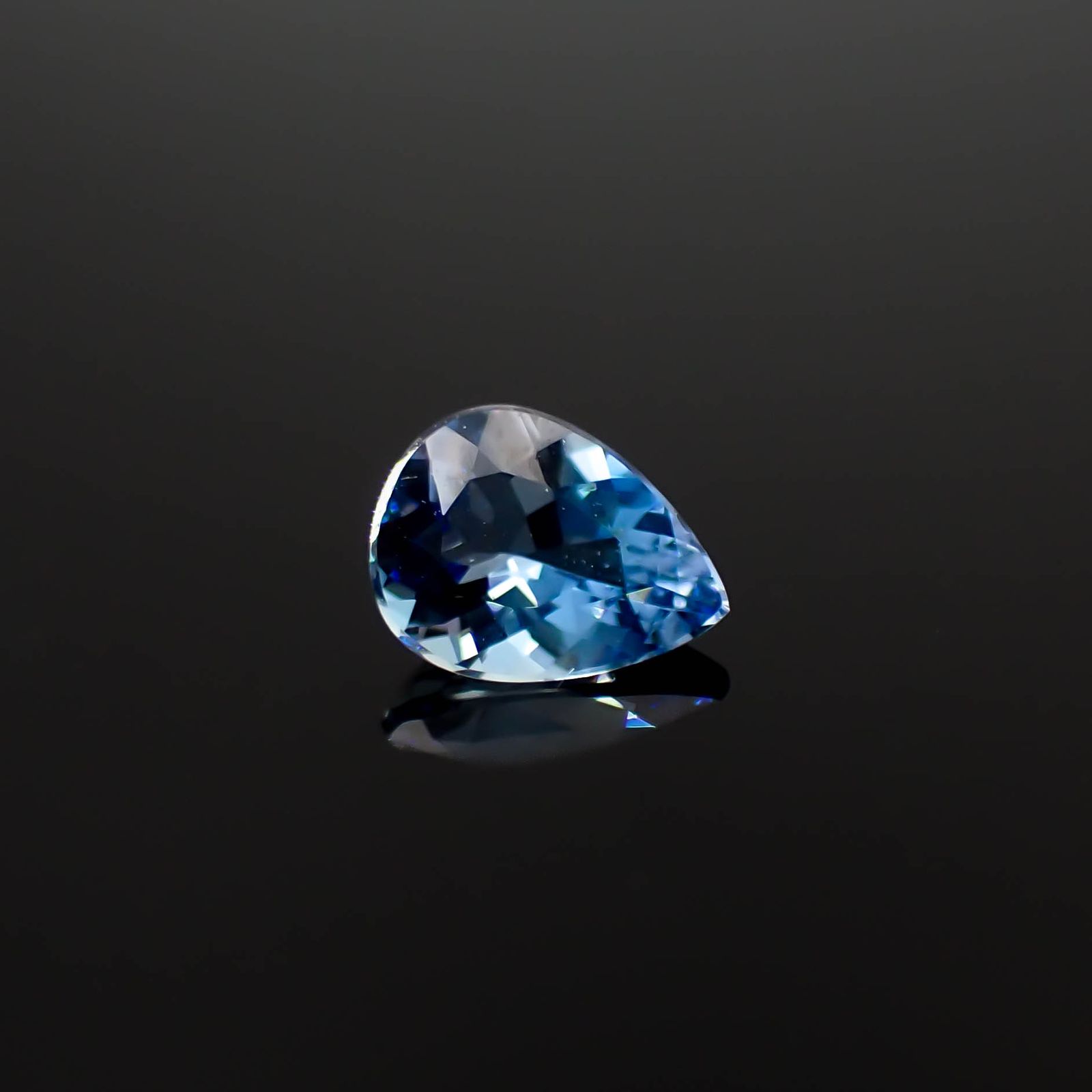 タトゥーアクアマリン ブラジル・ミナスジェライス州タトゥー鉱山産 0.46ct[240627945]6.5x4.9mm前後