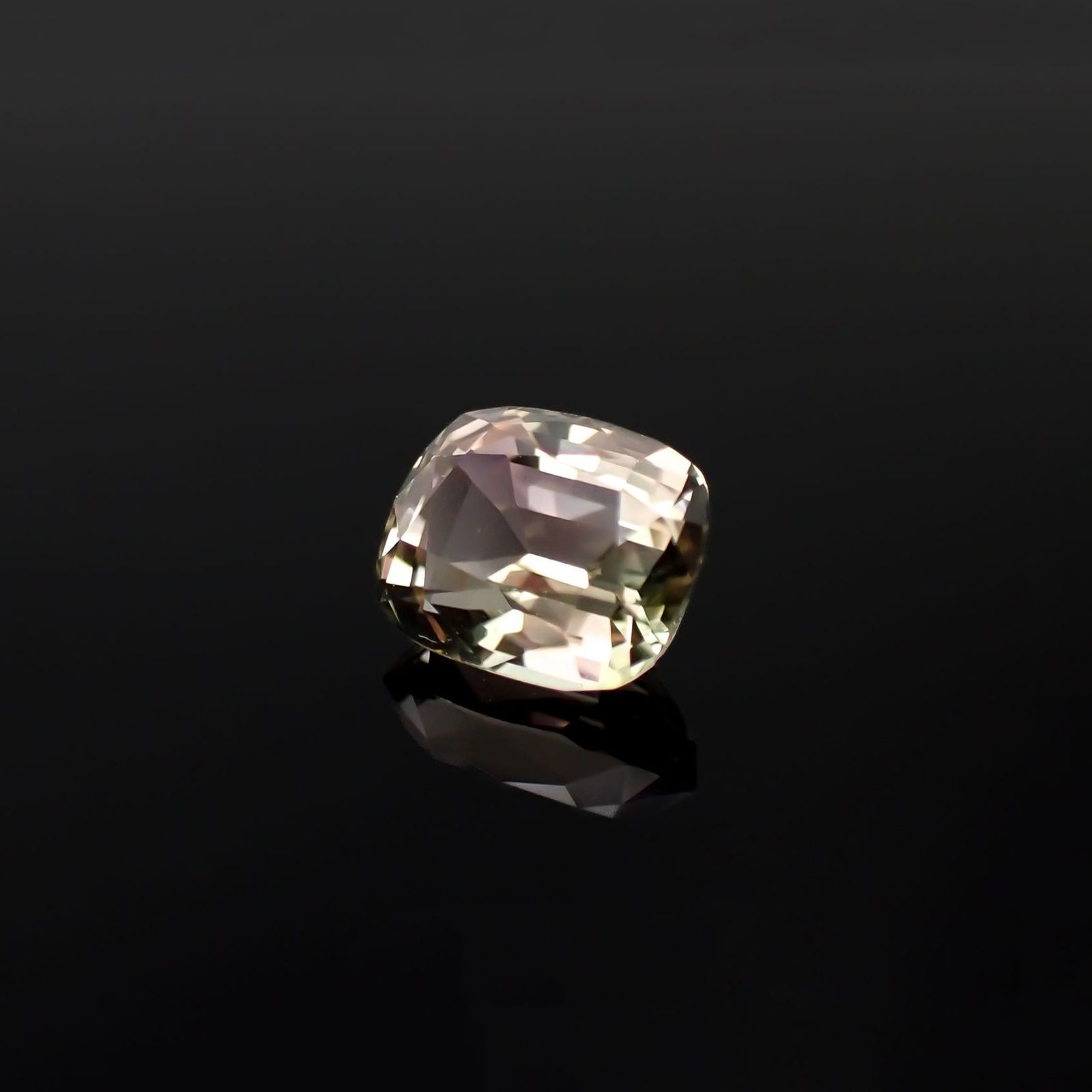 バイカラートルマリン(宝石名トルマリン)ルワンダ産 1.74ct 識別済[221119007]7.8x6.4mm前後