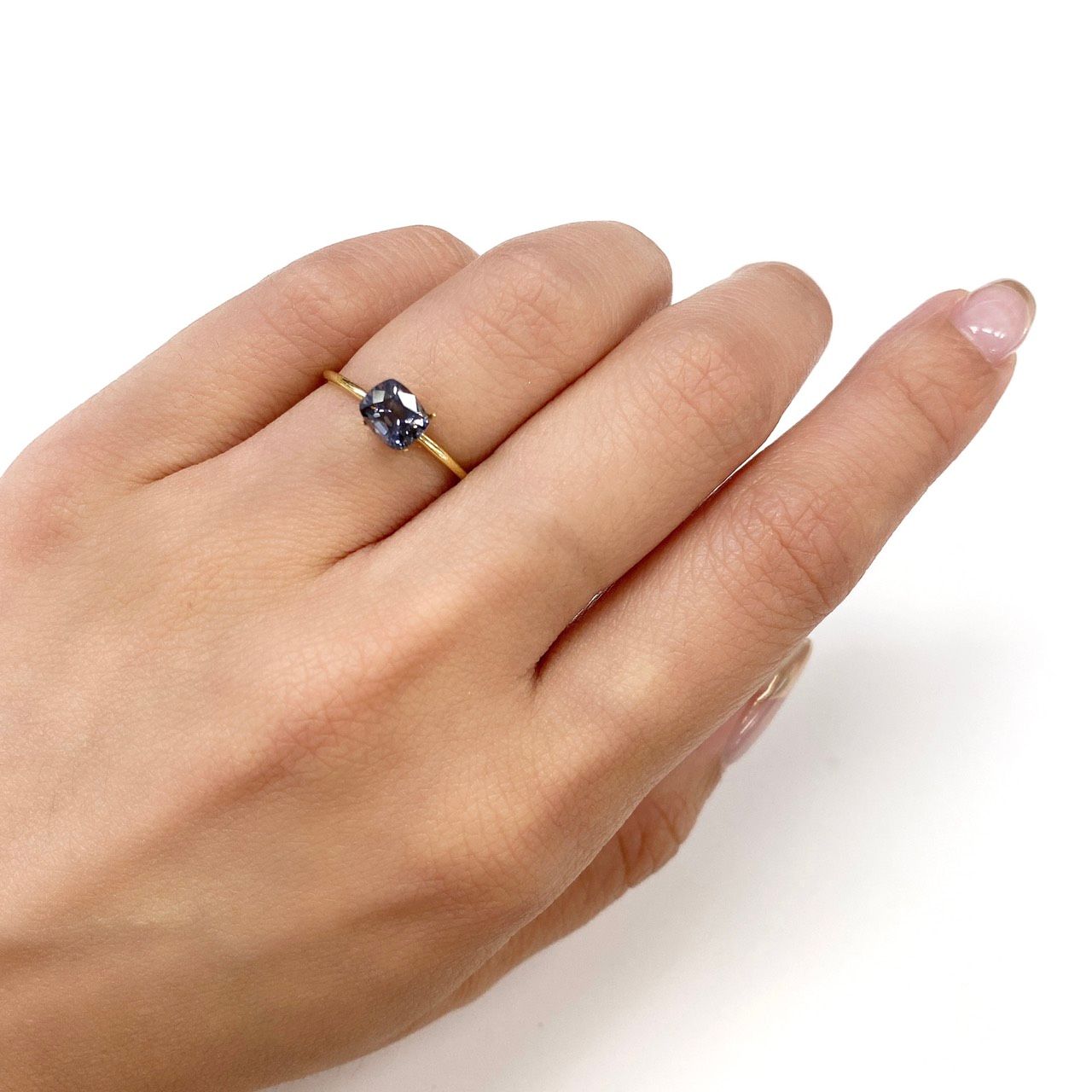 プラチナスピネル ビルマ産 ルース 0.8ct[210611369]6×4.9mm前後