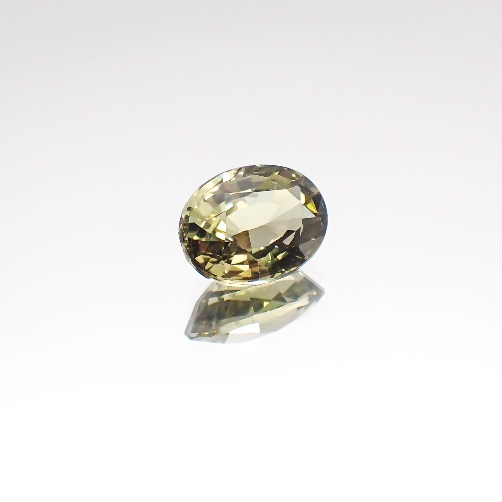 コーネルピン(宝石名グリーン・コーネルピン)スリランカ産 1.303ct ソ付(彩珠)[231124089]7.8x6mm前後