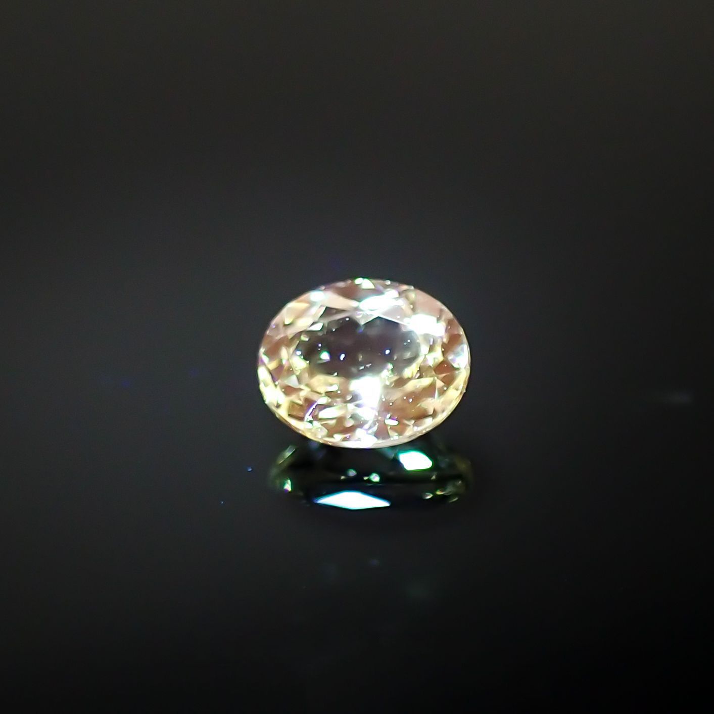 リューコガーネット(宝石名ホワイト グロッシュラー・ガーネット) ビルマ産 0.32ct 識別済[210711541]4.5×3.7mm前後