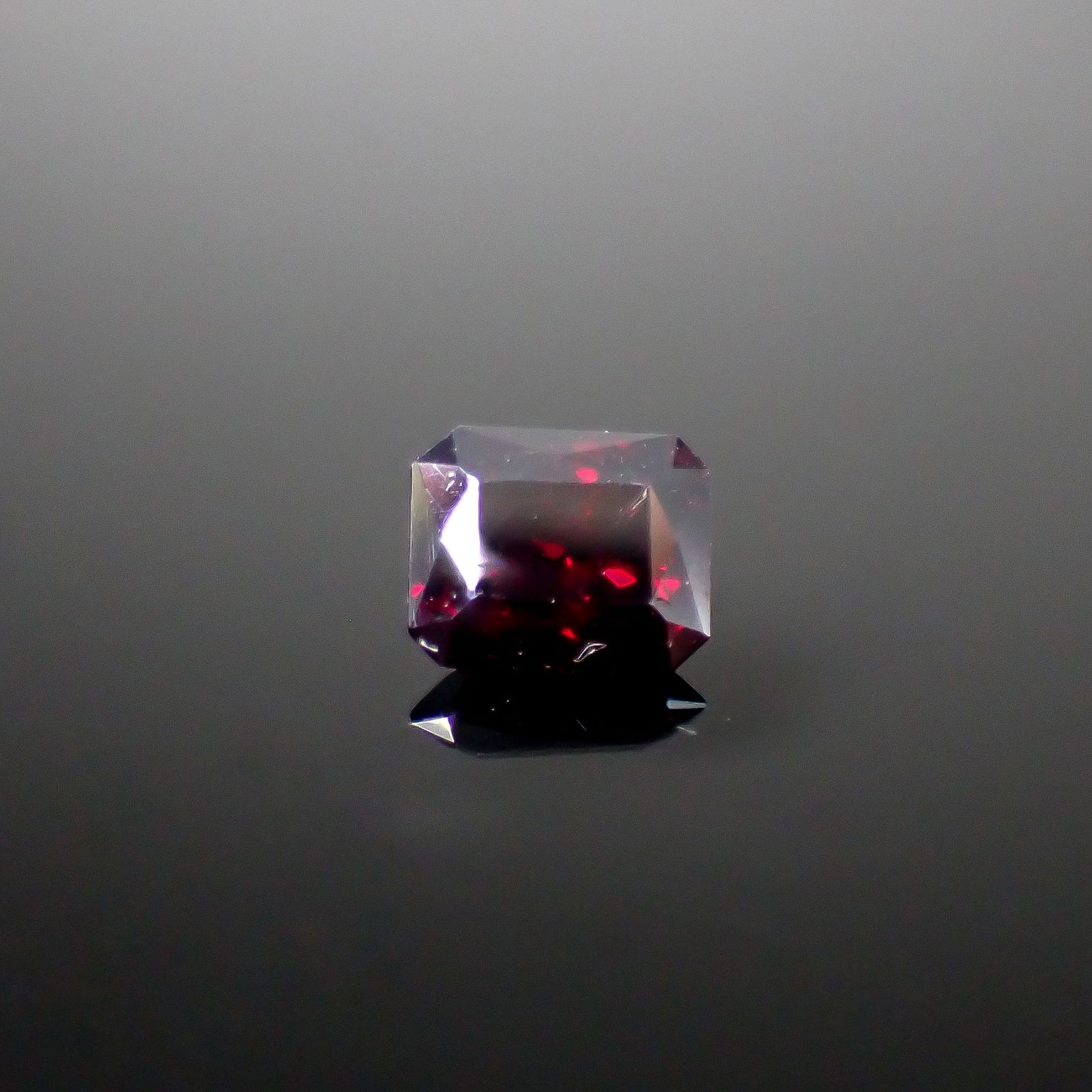キュープライト単結晶 コンゴ民主共和国産 1.42ct / 6.1x5.1mm前後 [260331947]