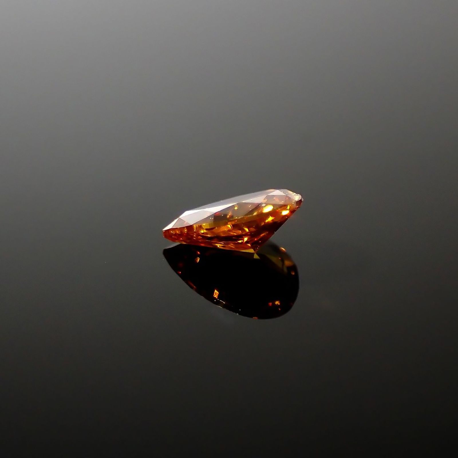 オレンジダイヤモンド SI-2 | FANCY DEEP YELLOWISH ORANGE(宝石名ダイアモンド) ソ付(CGL) 0.122ct / 4.07x2.77mm前後 [240427041]