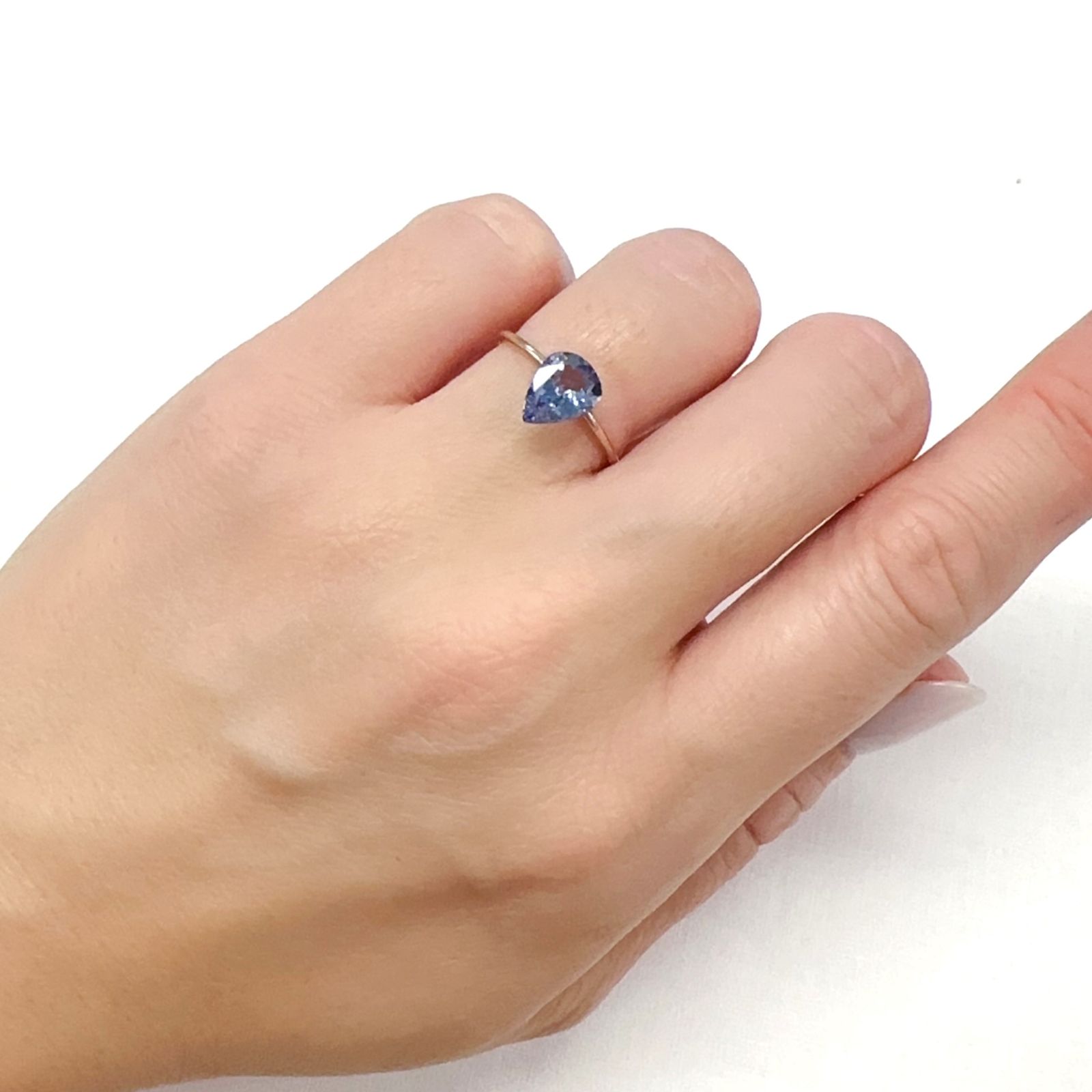 バイカラータンザナイト(宝石名タンザナイト/ゾイサイト)タンザニア産 1.08ct 識別済[231224645]8.4x6.3mm前後