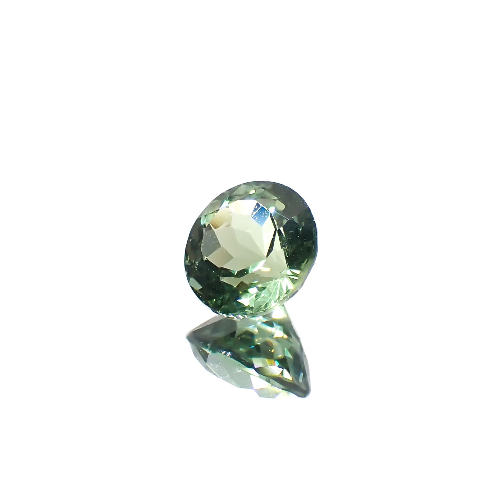 グリーンアパタイト マダガスカル産 0.76ct [241129485]5.6x5.6mm前後
