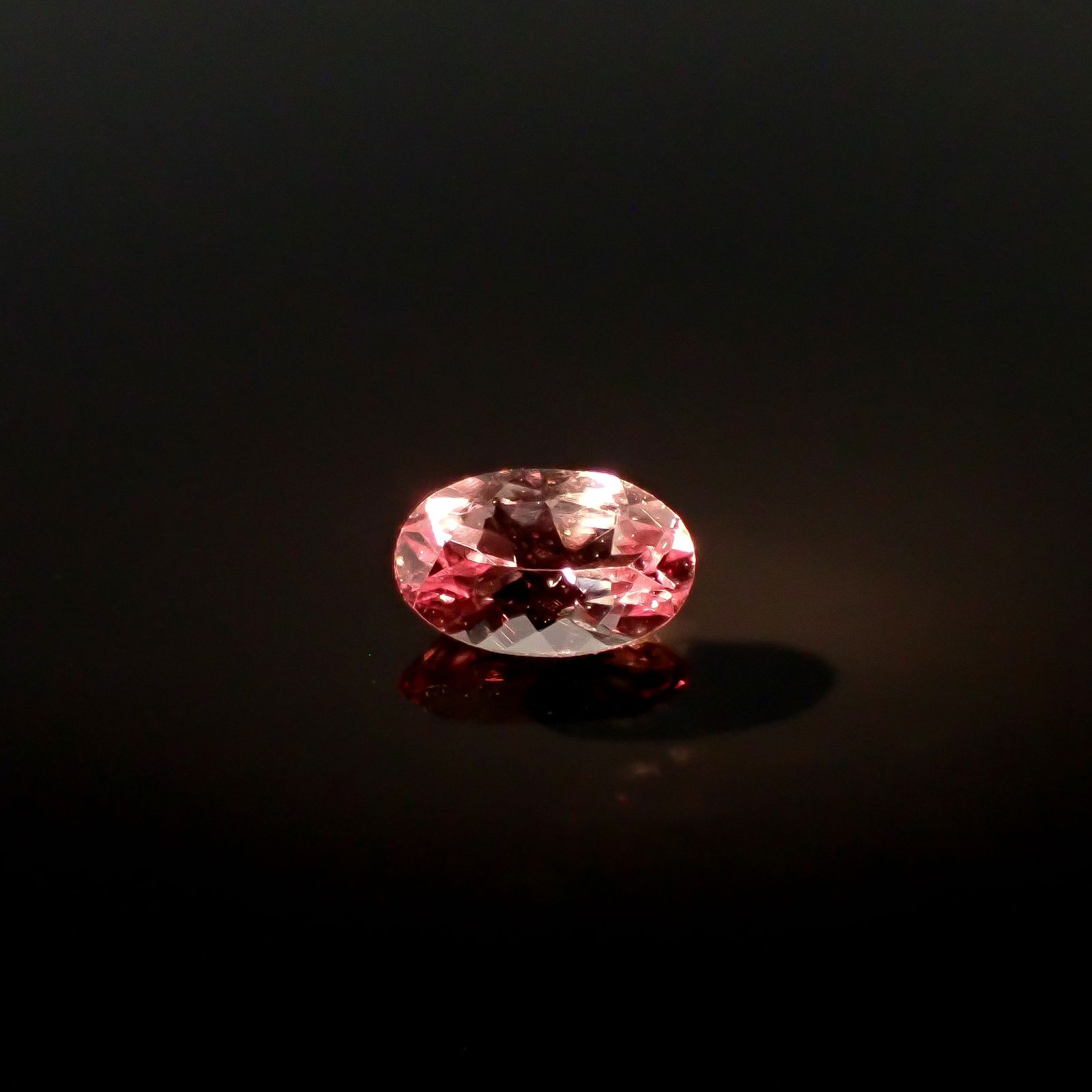 ドラゴンガーネット タンザニア産 0.28ct [250330040]4.9x3mm前後