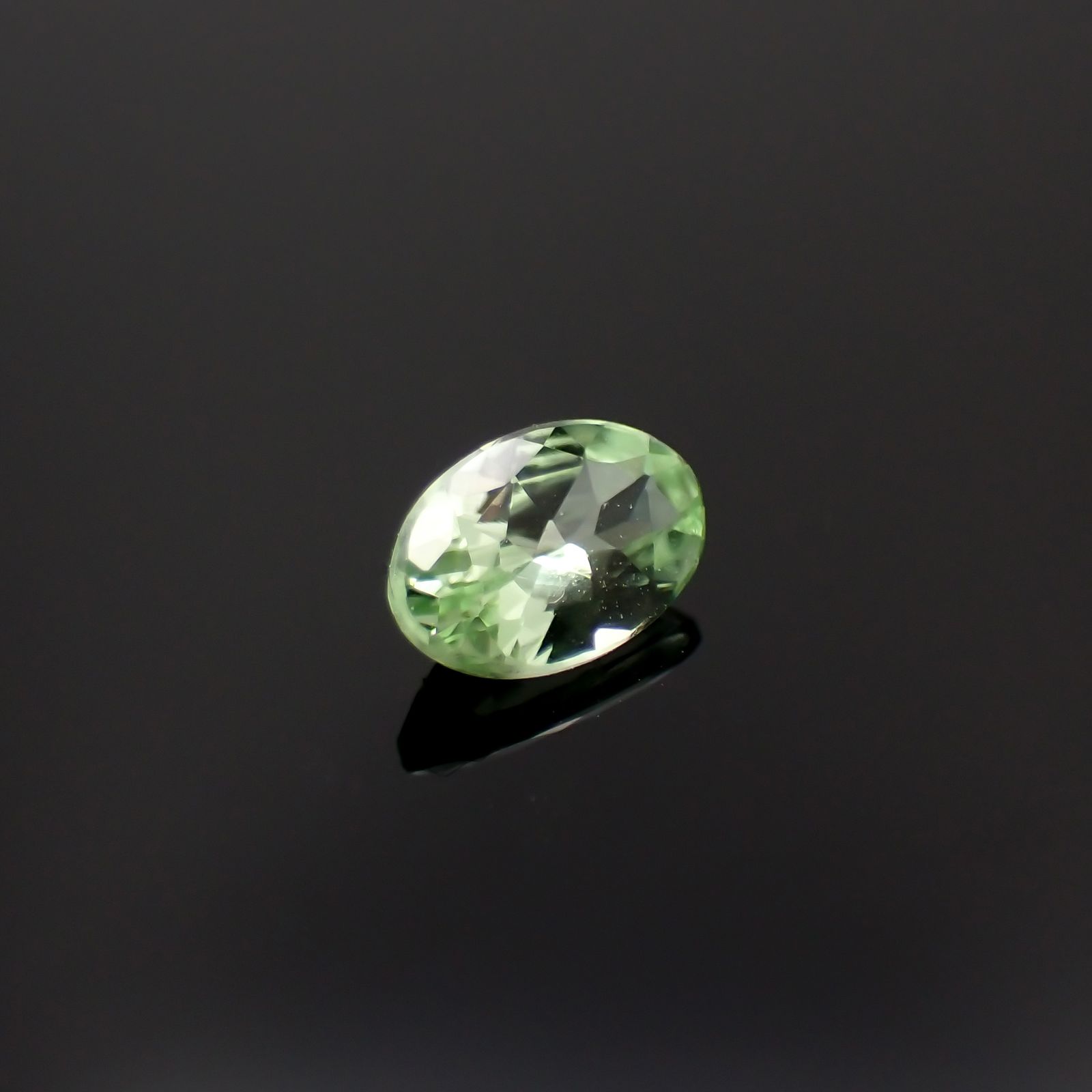 ミントガーネット タンザニア産 0.41ct[231023724]5.7x3.8mm前後