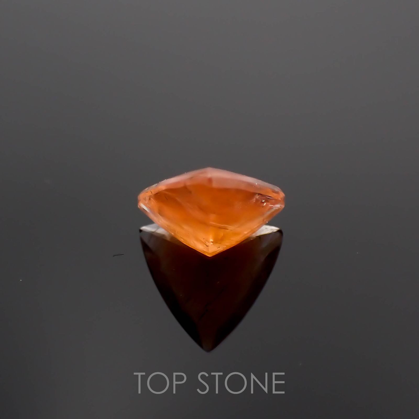 サンストーンスキャポライト(宝石名シーン・スキャポライト)タンザニア産 1.42ct 識別済[221219282]8.2x8.4mm前後