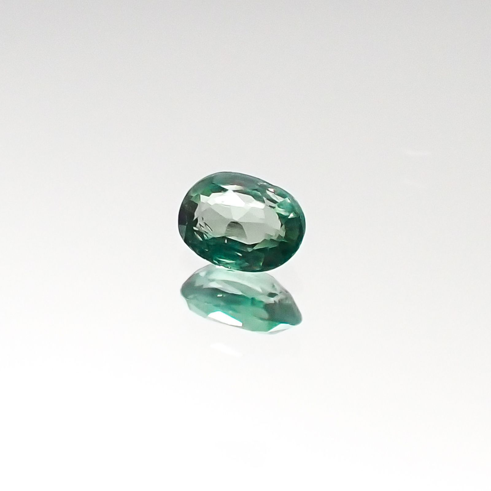 アレキサンドライト インド産 ルース 0.13ct[20095561]3.4×2.5mm前後