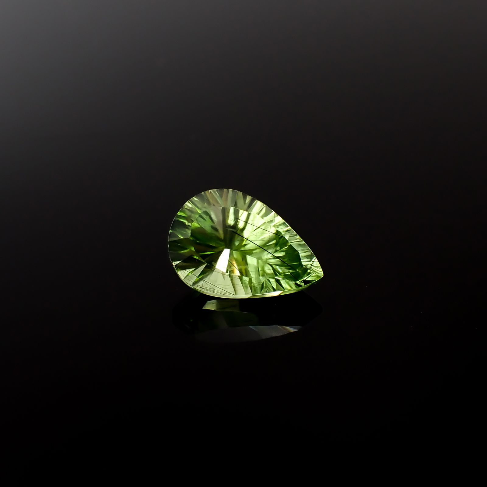 ◇コンケーブカット◇ルドウィジャイトインペリドット パキスタン産 3.19ct[240628423]11.5x7.8mm前後