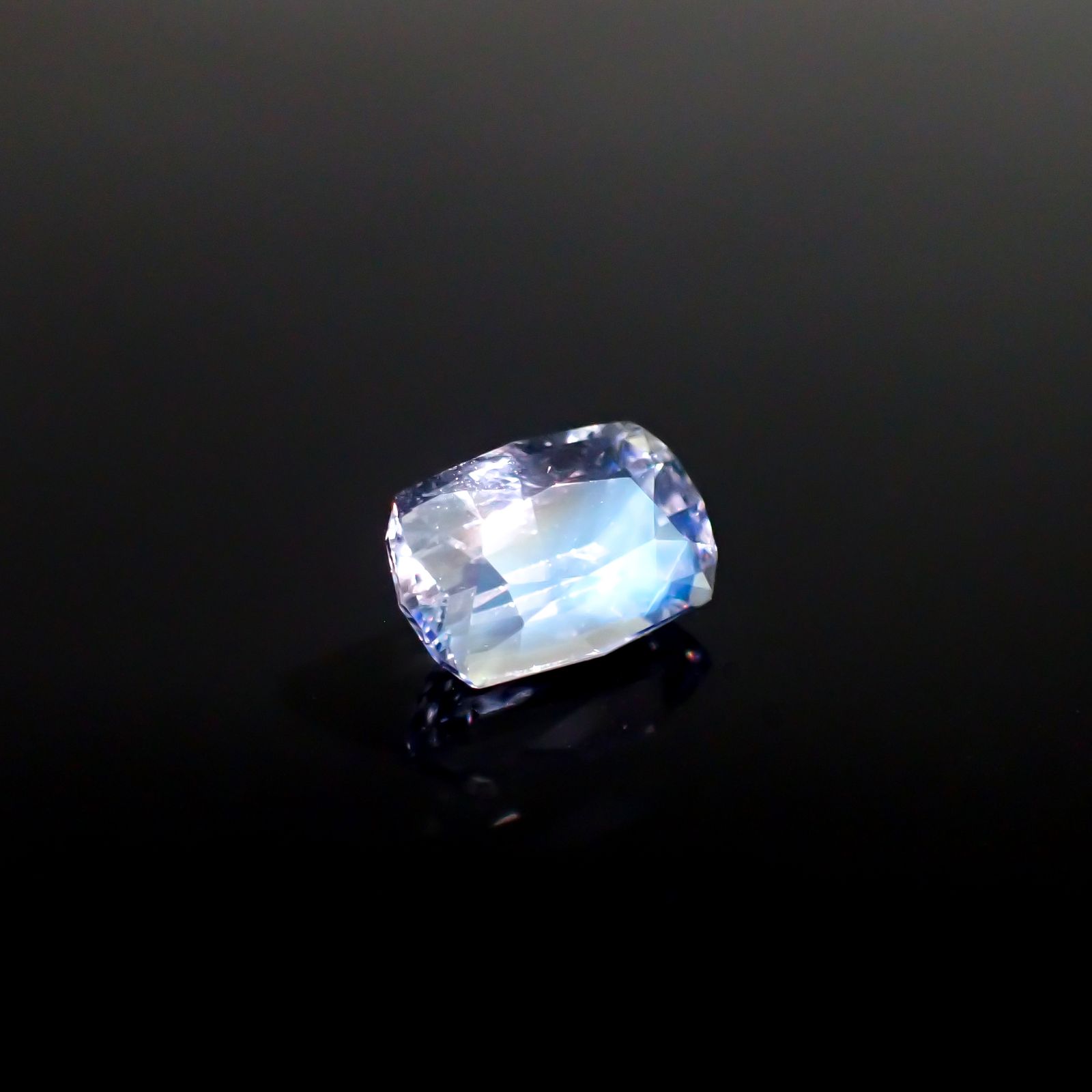 ◇カスタムカット◇レインボームーンストーン マダガスカル産 1.58ct [250229843]8.8x6mm前後