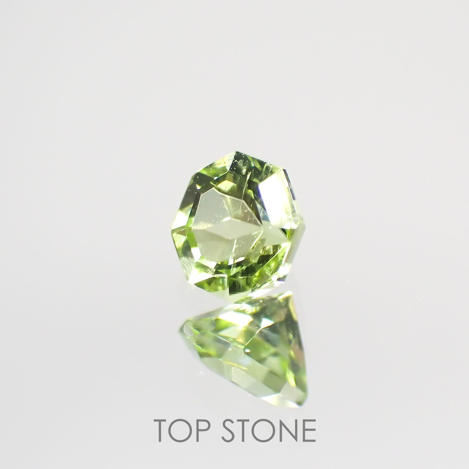 ◇オクタゴンカット◇ペリドット(宝石名ペリドット) パキスタン産 0.35ct 識別済[210913107]4.1×4mm前後