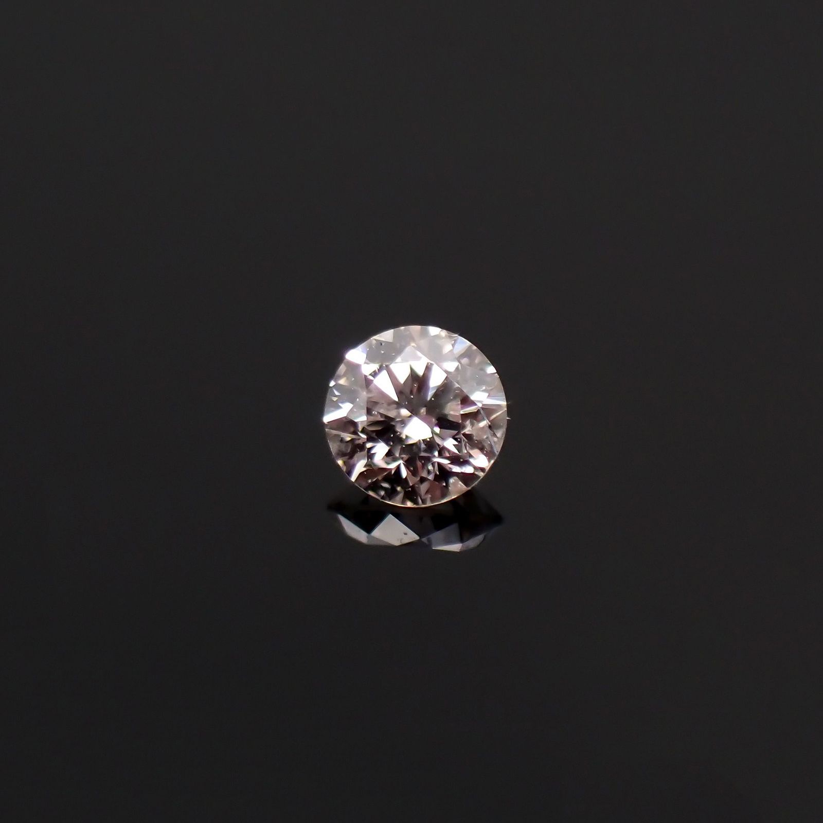 ピンクダイヤモンド(宝石名ダイアモンド SI-2/VERY LIGHT BROWNISH PINK) 0.069ct ソ付(CGL)[230120137]2.56x2.59mm前後