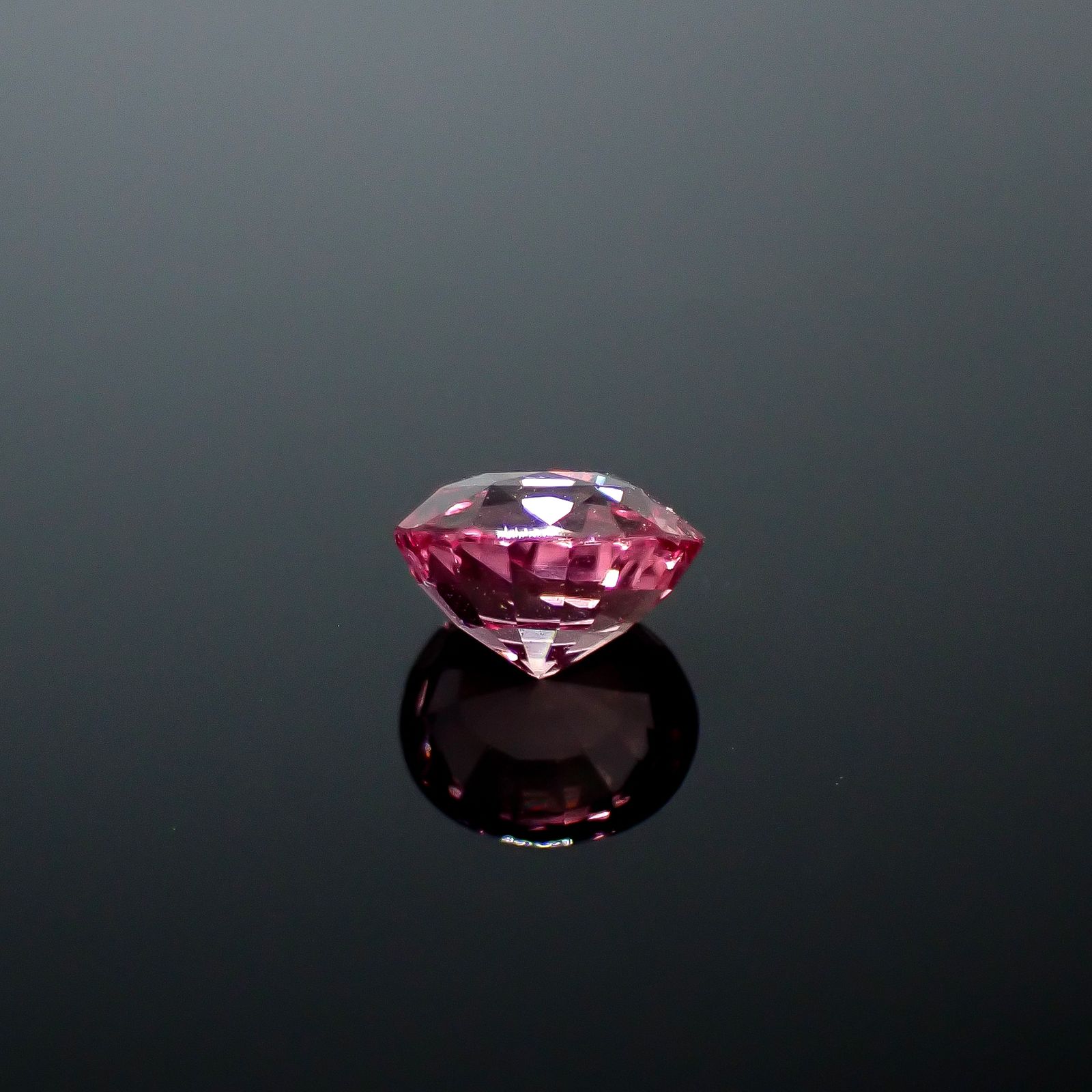 パパラチャサファイア(宝石名サファイア/別名パパラチャ・サファイア)スリランカ/マダガスカル産 DGL鑑付 0.919ct / 5.81x5.12mm前後 [251031286]