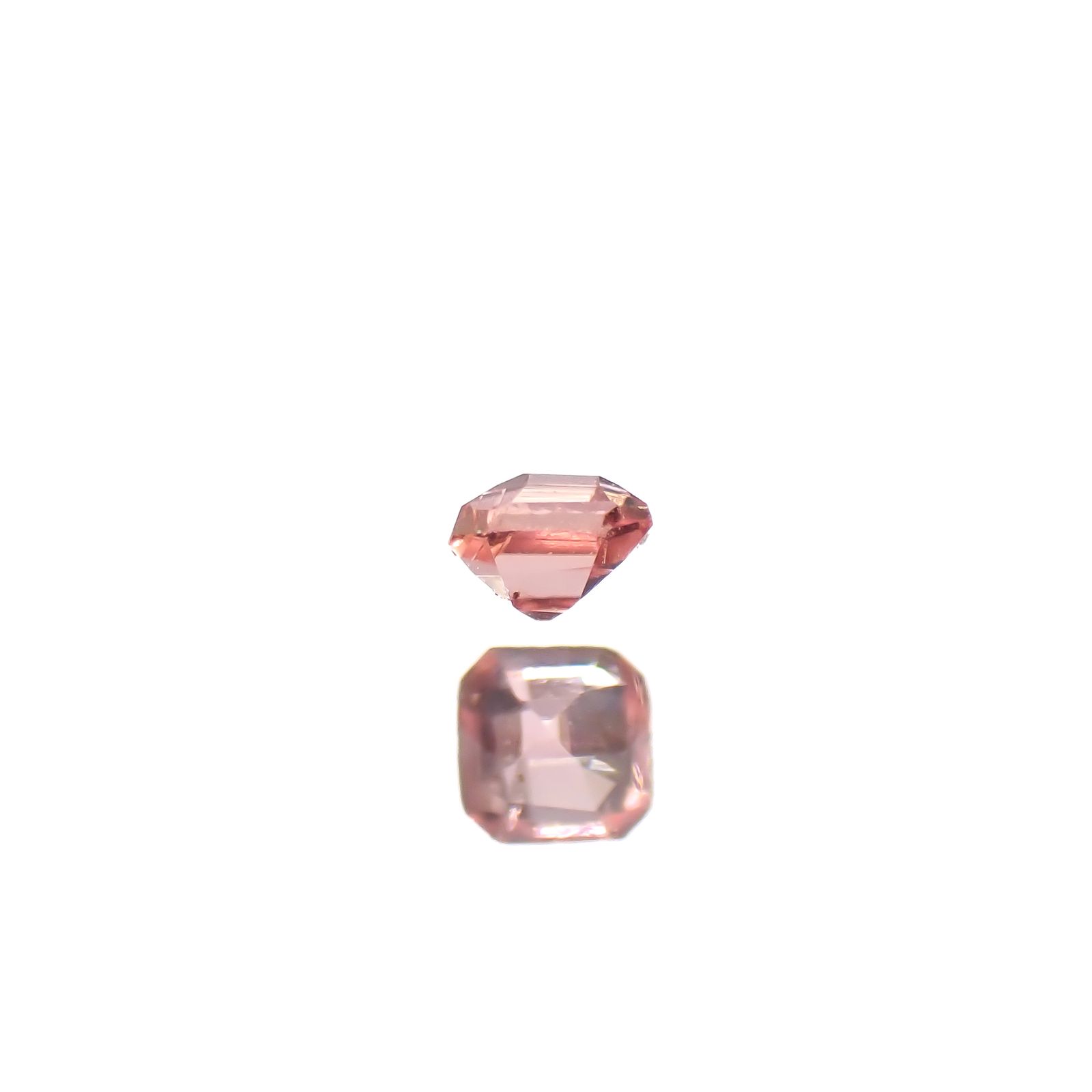 ヴェイリネナイト(宝石名ベイリネナイト)パキスタン産 0.037ct 識別済[240628343]1.9x1.8mm前後