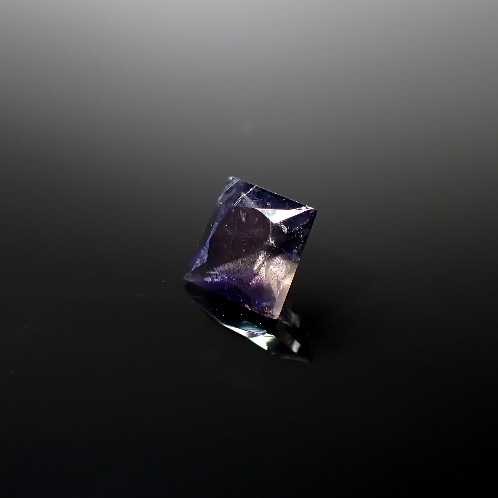 アイオライトサンストーン(宝石名アベンチュリン・アイオライト)インド/ブラジル産 0.88ct 識別済[231224429]6x5.6mm前後