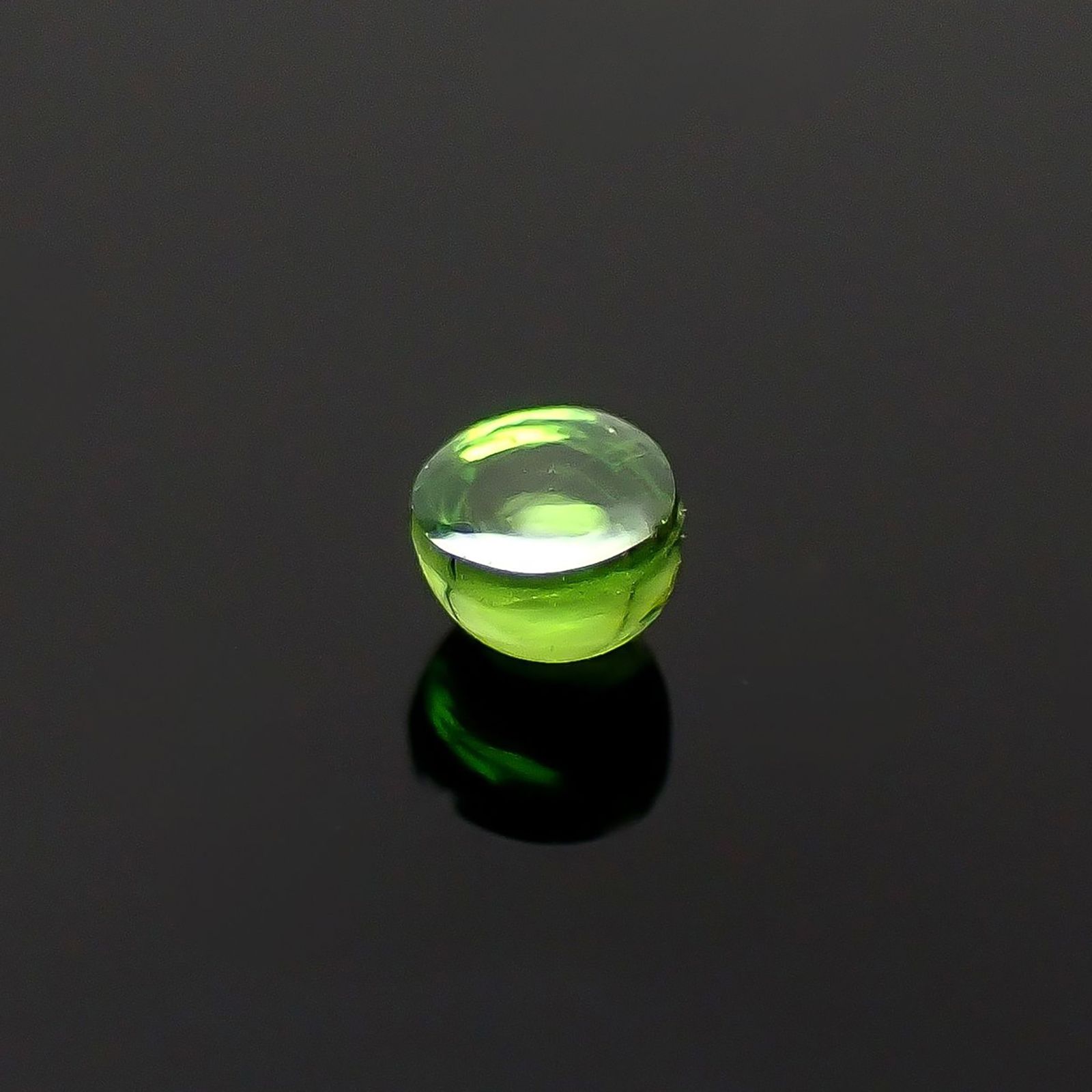 デマントイドガーネット ロシア産 0.064ct / 2.1x2.1mm前後 [240628255]