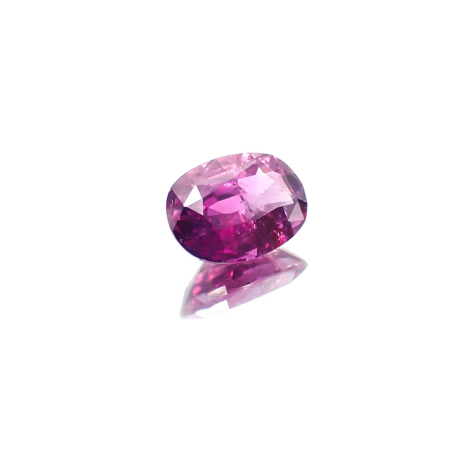 パープルサファイア(宝石名パープル・サファイア)パキスタン・カシミール地方産 1.710ct ソ付(彩珠)[231124084]8.4x6.2mm前後