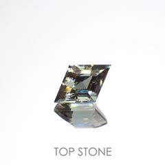 ◇カスタムカット◇バイカラーオレゴンサンストーン(宝石名ラブラドライト)アメリカ・オレゴン州産 2.67ct 識別済[220616272]12.5x8.2mm前後