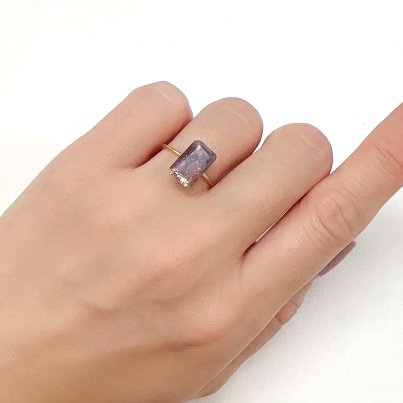 ブラッドショットアイオライト インド産 2.65ct[240125378]11.3x7mm前後
