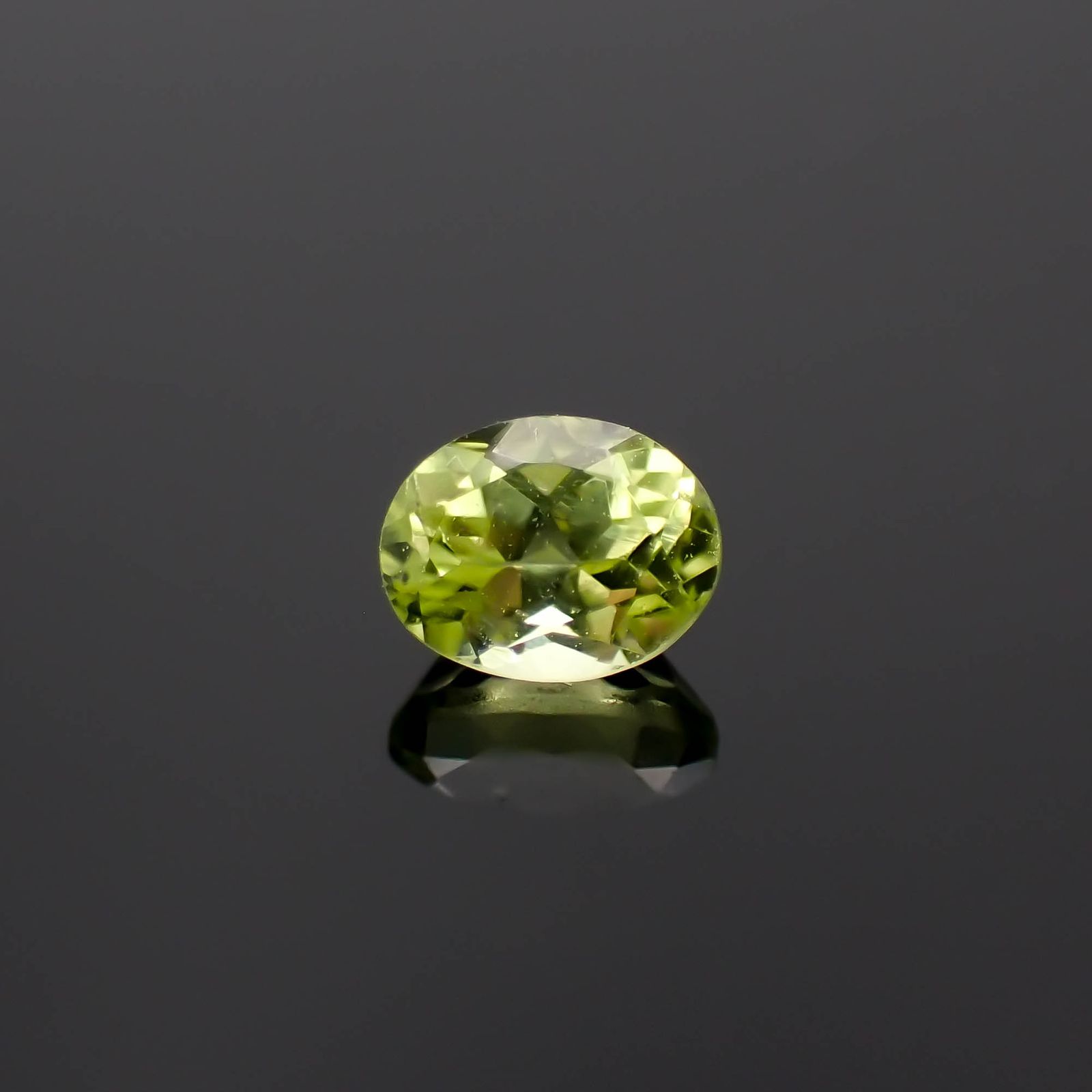 パロットクリソベリル(宝石名クリソベリル)インド産 0.25ct 識別済[230421809]4x3.1mm前後