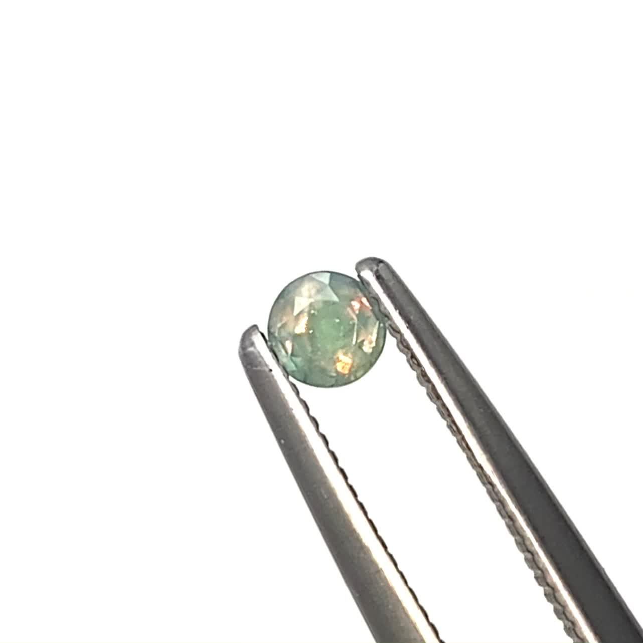 シルキーアレキサンドライト ブラジル・ミナスジェライス州ヘマチタ