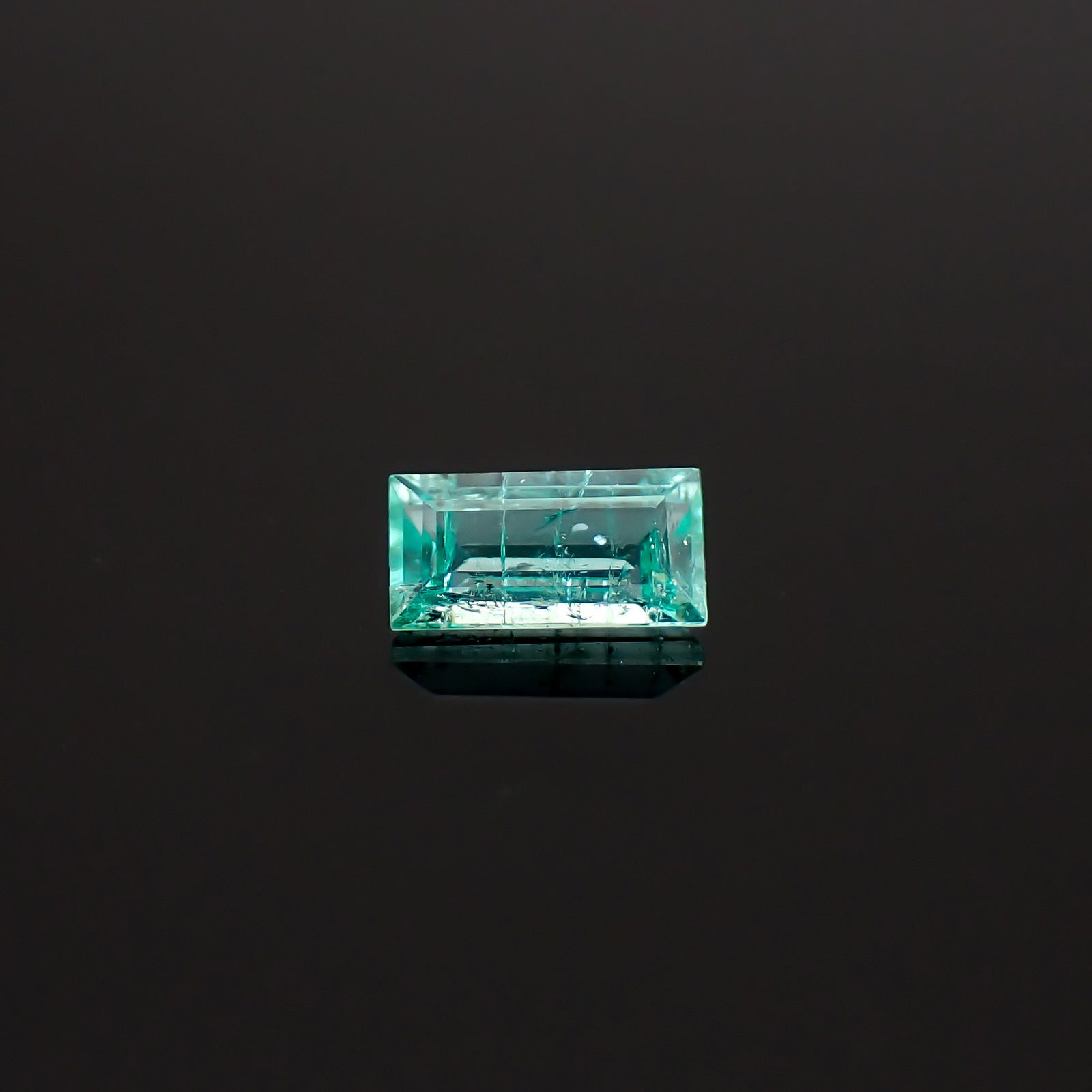 パライバトルマリン ブラジル産 0.21ct / 4.8x2.5mm前後 [260932812]