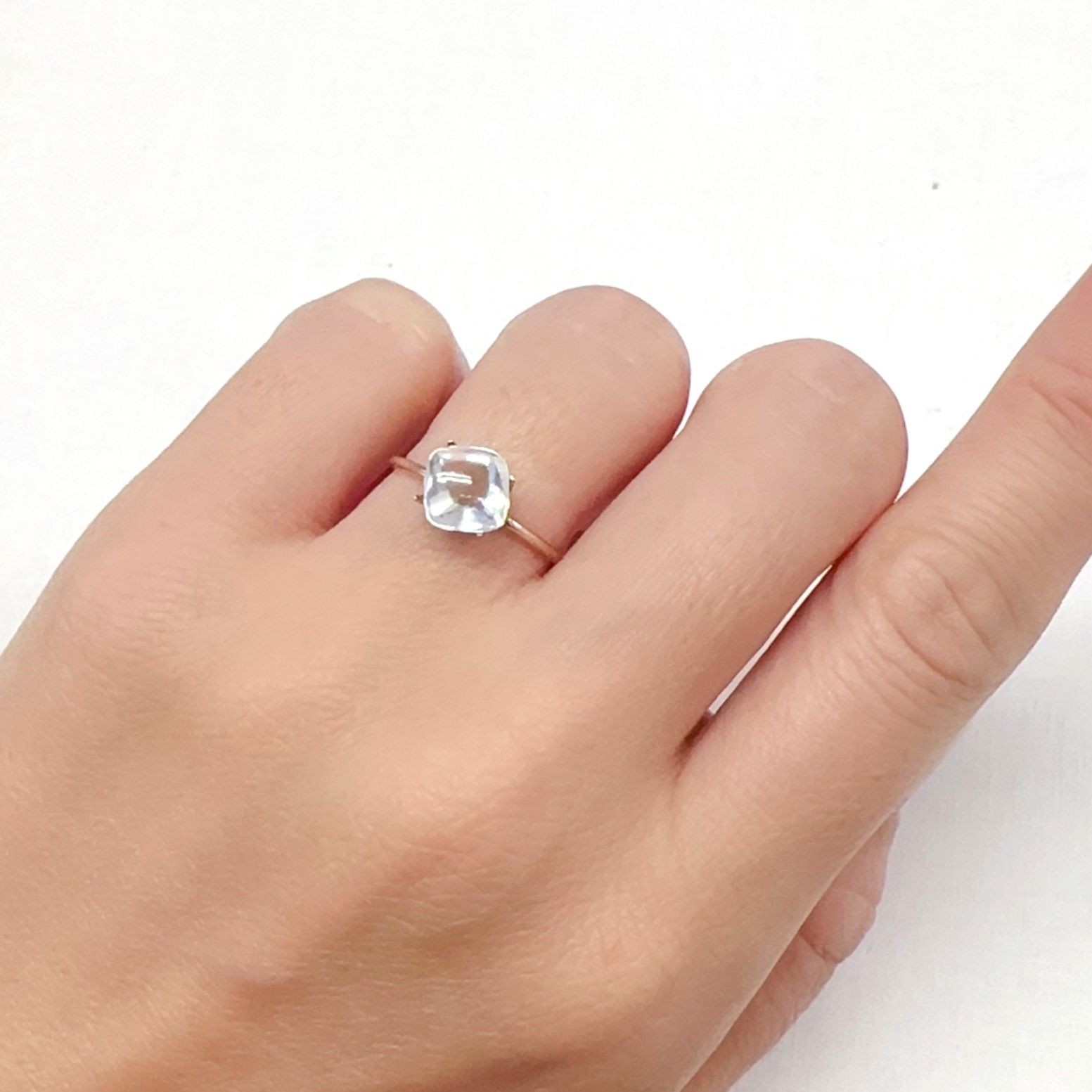 ◇バフカット◇レインボームーンストーン(宝石名ラブラドライト)マダガスカル産 1.565ct ソ付(彩珠)[240427205]7x6.8mm前後