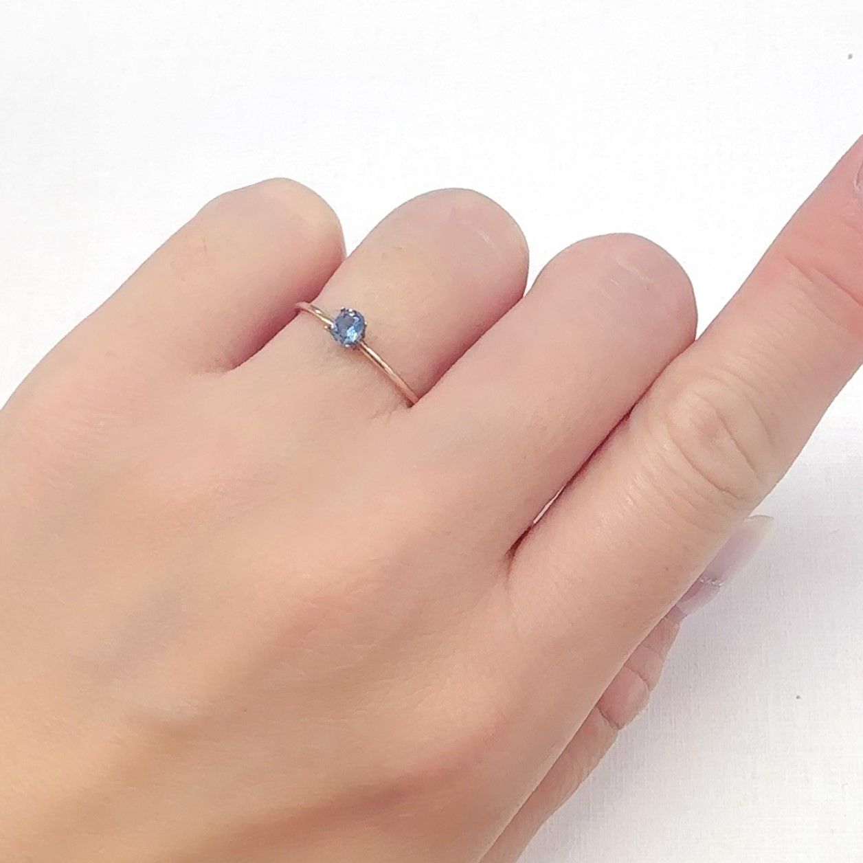 タトゥーアクアマリン ブラジル・ミナスジェライス州タトゥー鉱山産 0.13ct[240627941]3.8x3.1mm前後