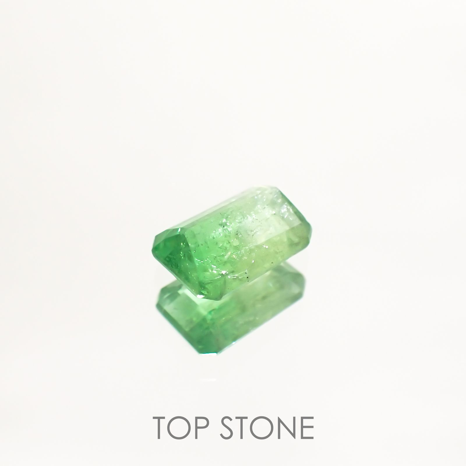バイカラーツァボライト(宝石名グリーン グロッシュラー・ガーネット) タンザニア産 1.26ct 識別済[210711918]7.2×5mm前後