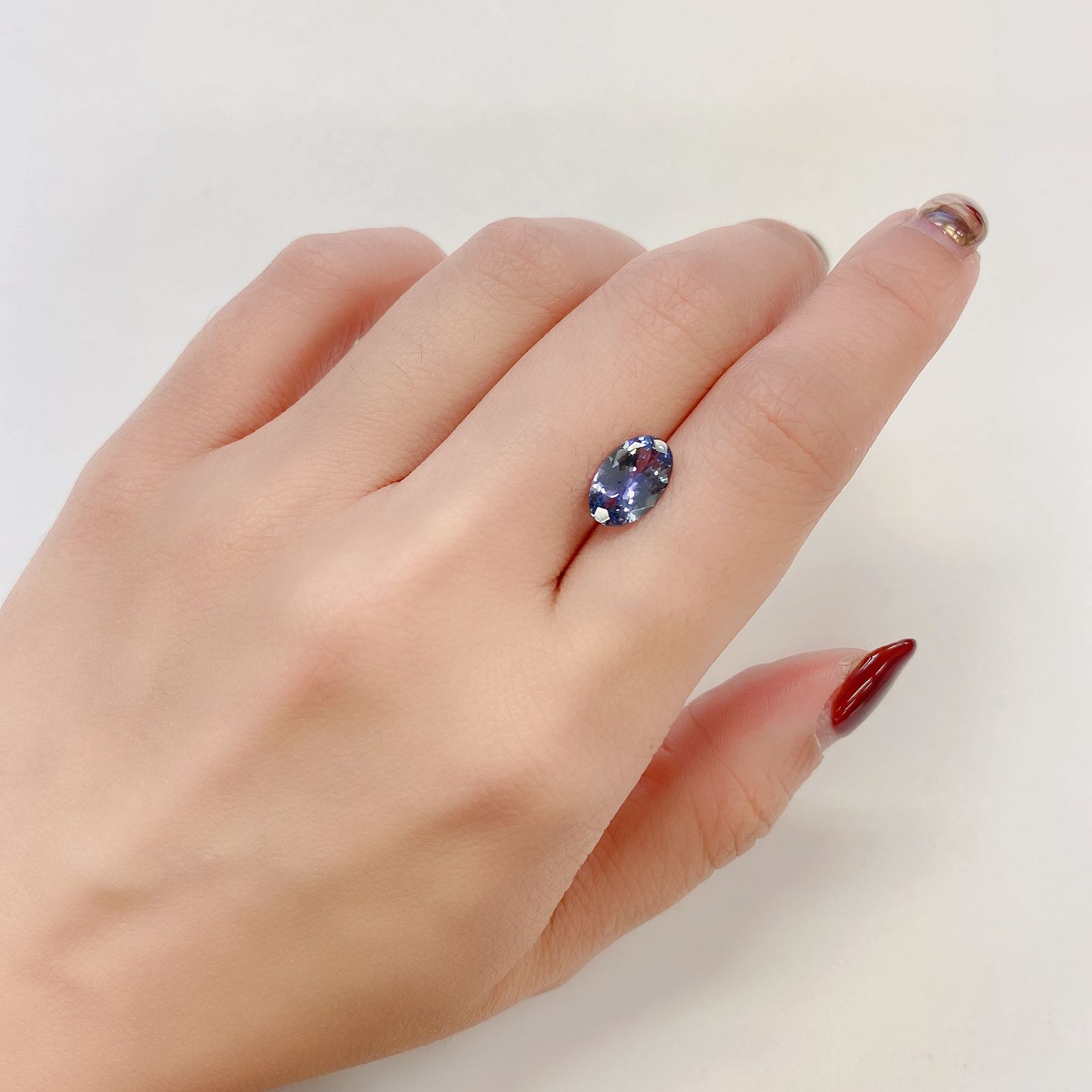 バイカラータンザナイト(宝石名タンザナイト) タンザニア産 1.675ct ソ付(彩珠)[210711830]10.3×6.6mm前後