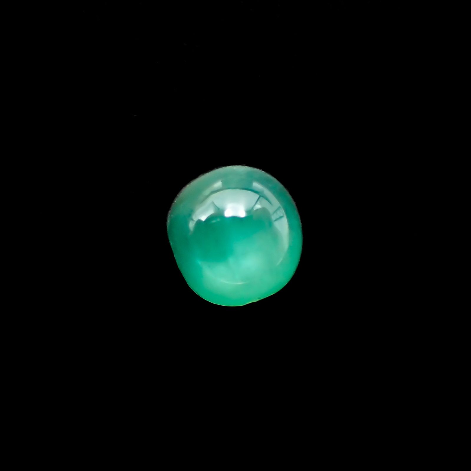 エメラルドキャッツアイ(宝石名エメラルド・キャッツアイ)コロンビア産 1.162ct ソ付(彩珠)[231023867]5.8x5.5mm前後
