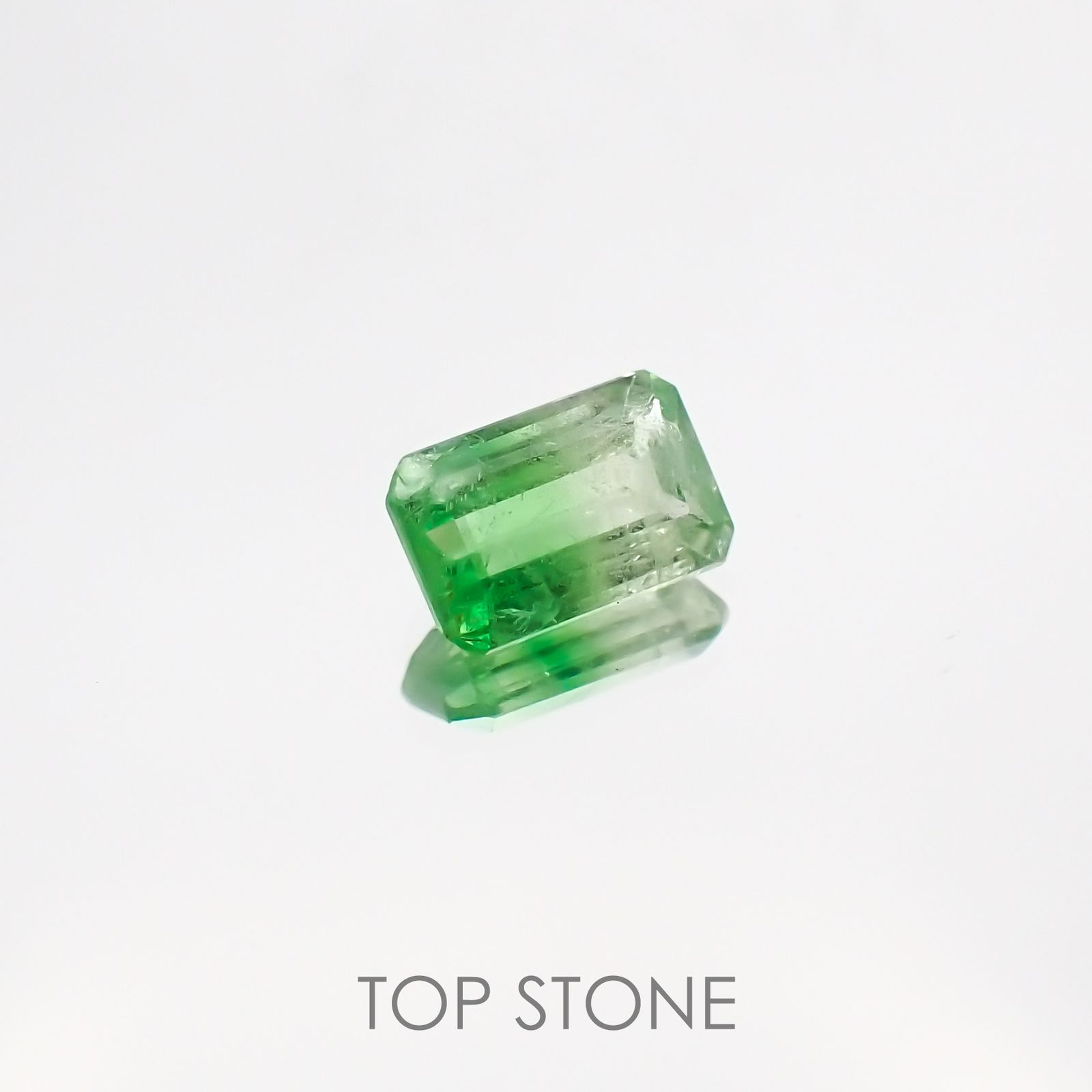 バイカラーツァボライト タンザニア産 ルース 0.56ct[210610919]5.9×3.7mm前後