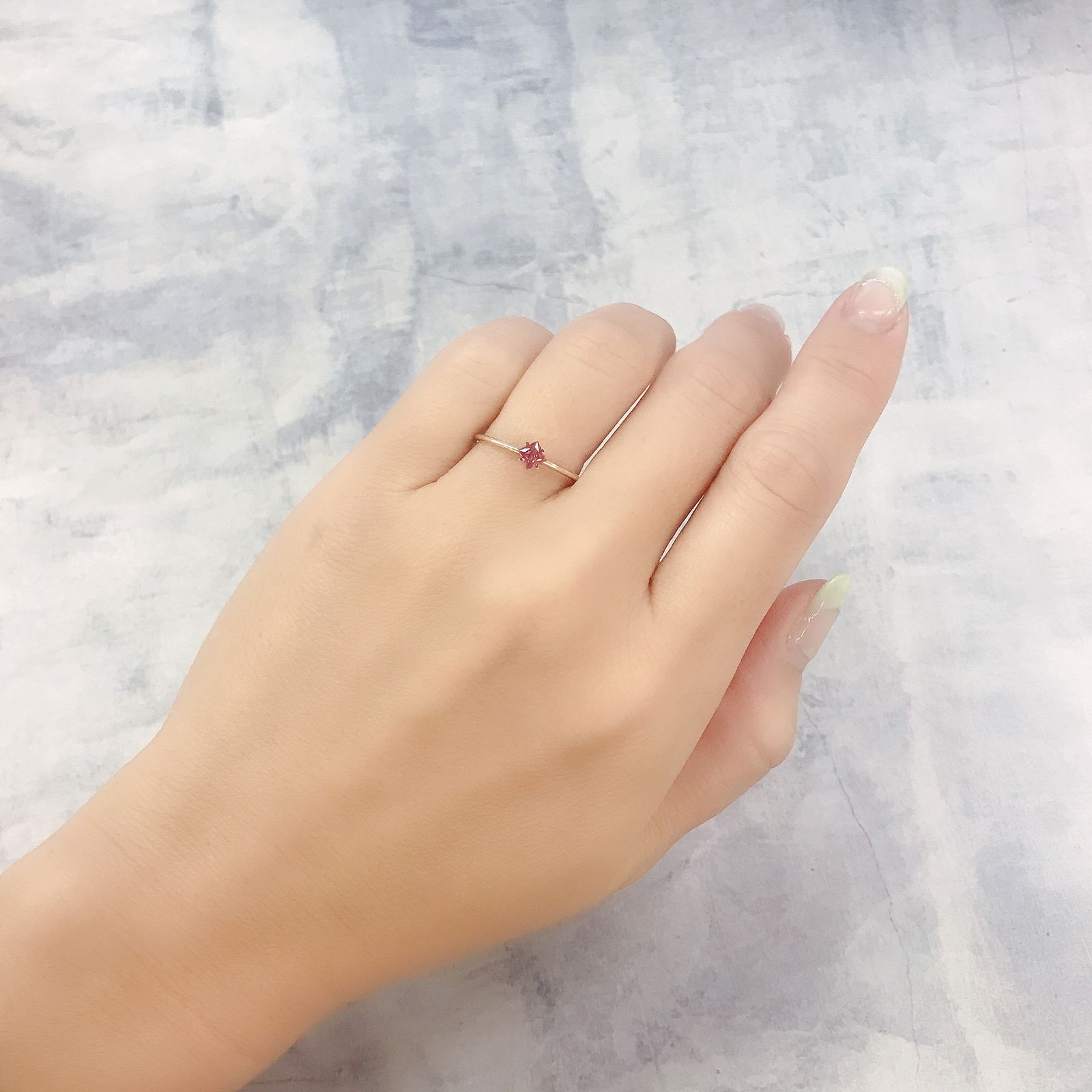 ◇プリンセスカット◇ホットピンクスピネル(宝石名ピンク・スピネル)タンザニア産 0.21ct 識別済[220817535]3.2x3.2mm前後